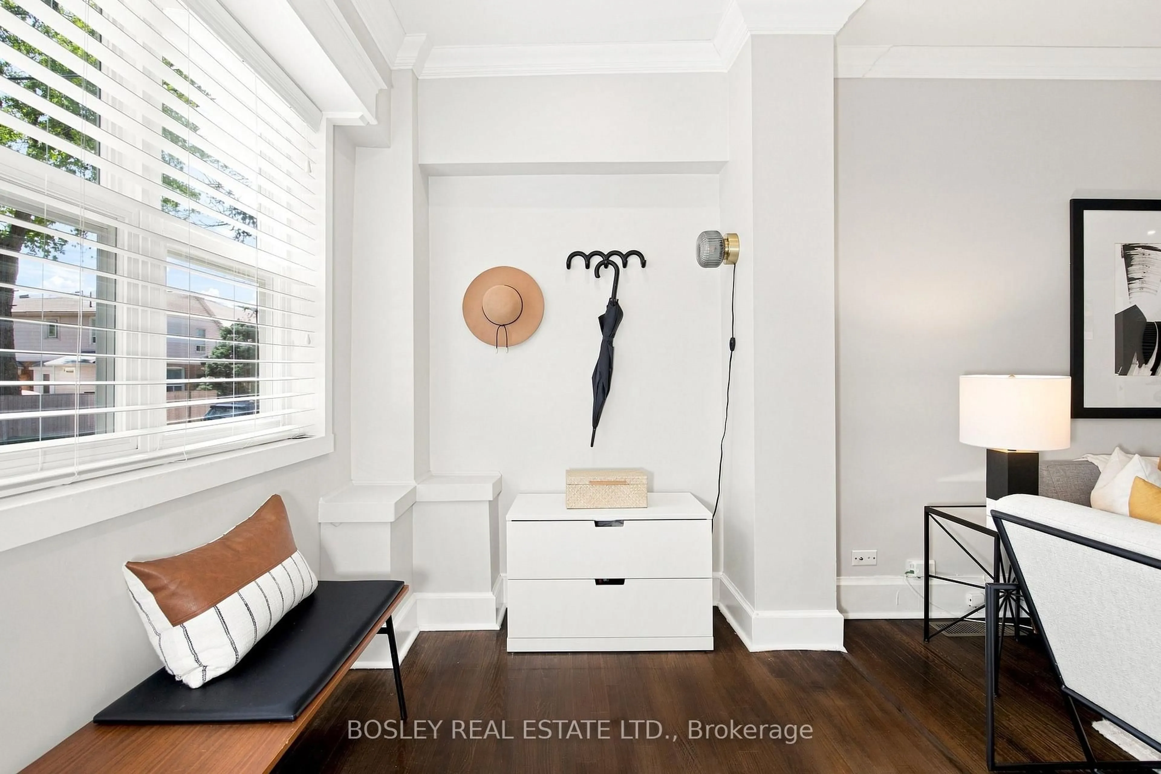 Indoor entryway for 100 Springdale Blvd, Toronto Ontario M4J 1W9