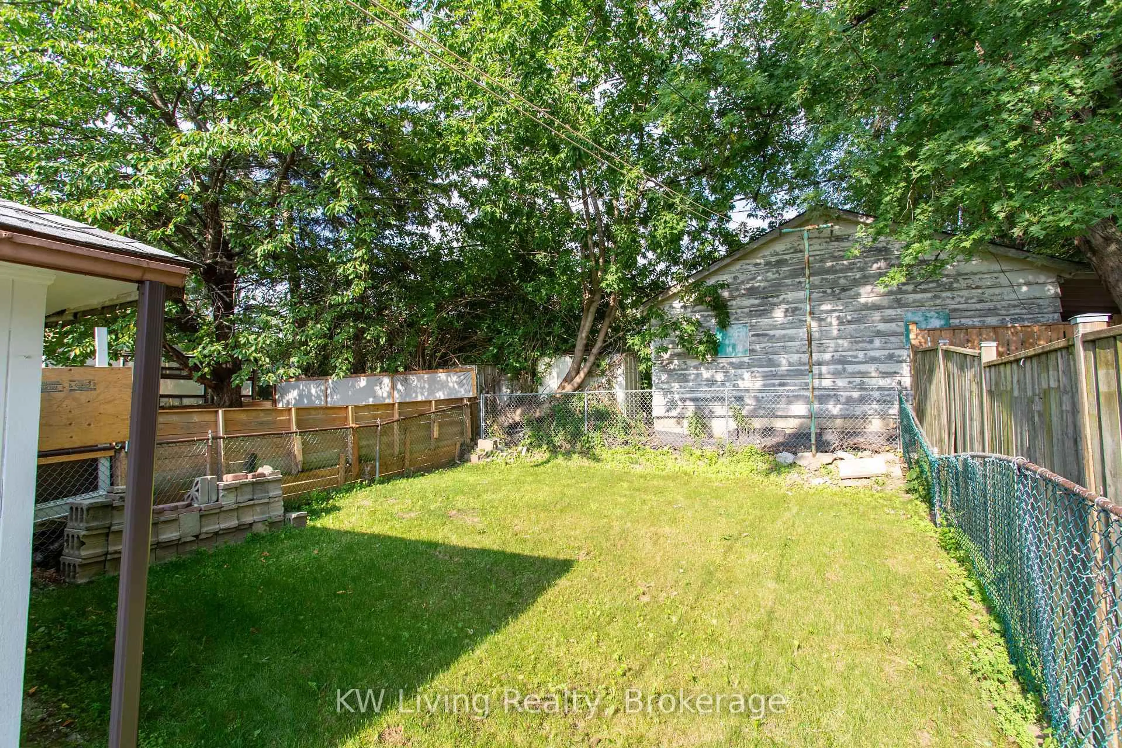 A pic from outside/outdoor area/front of a property/back of a property/a pic from drone, unknown for 9 Rupert St, Toronto Ontario M1K 1T3