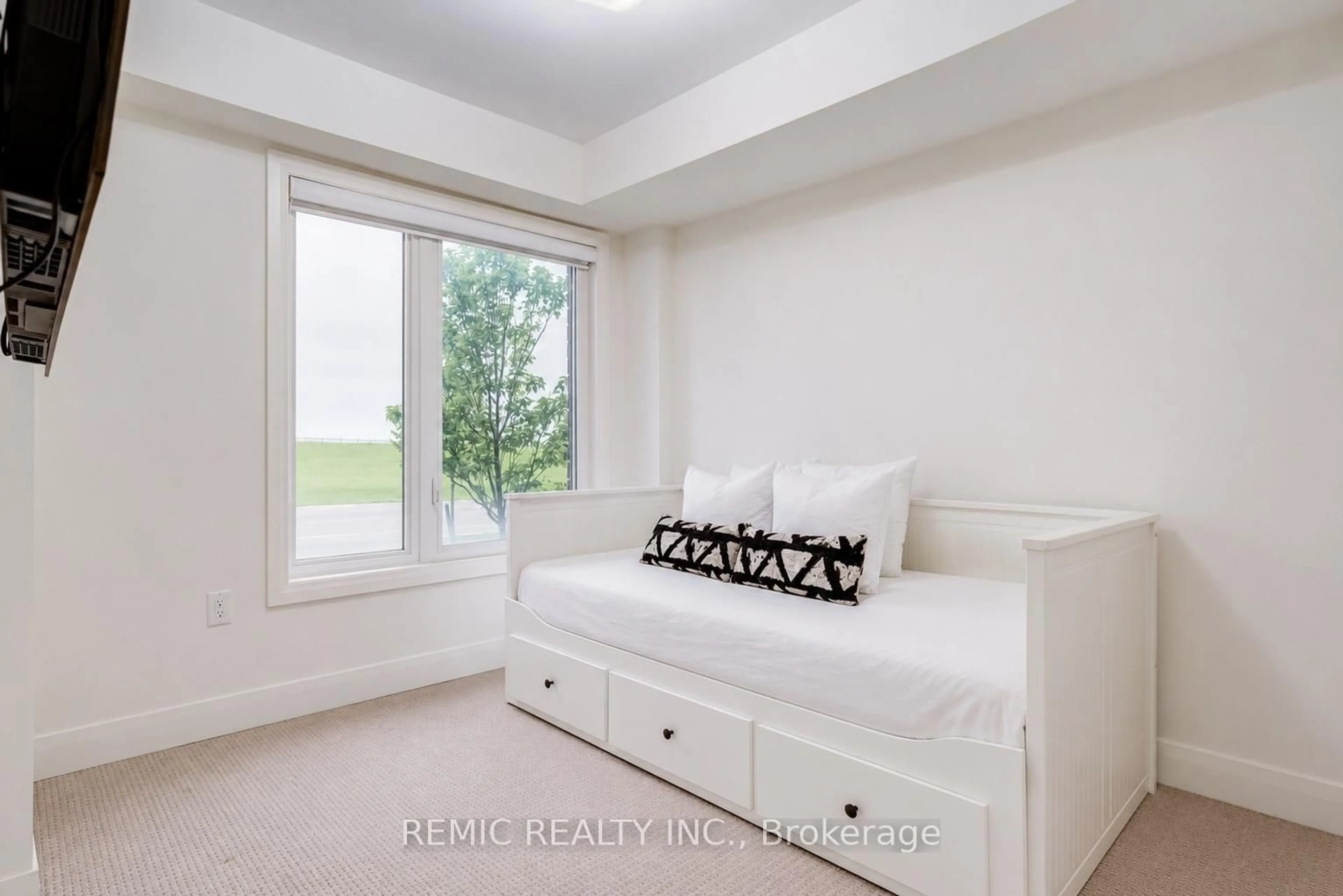 Bedroom with bed, unknown for 739 Port Darlington Rd, Clarington Ontario L1C 7G4