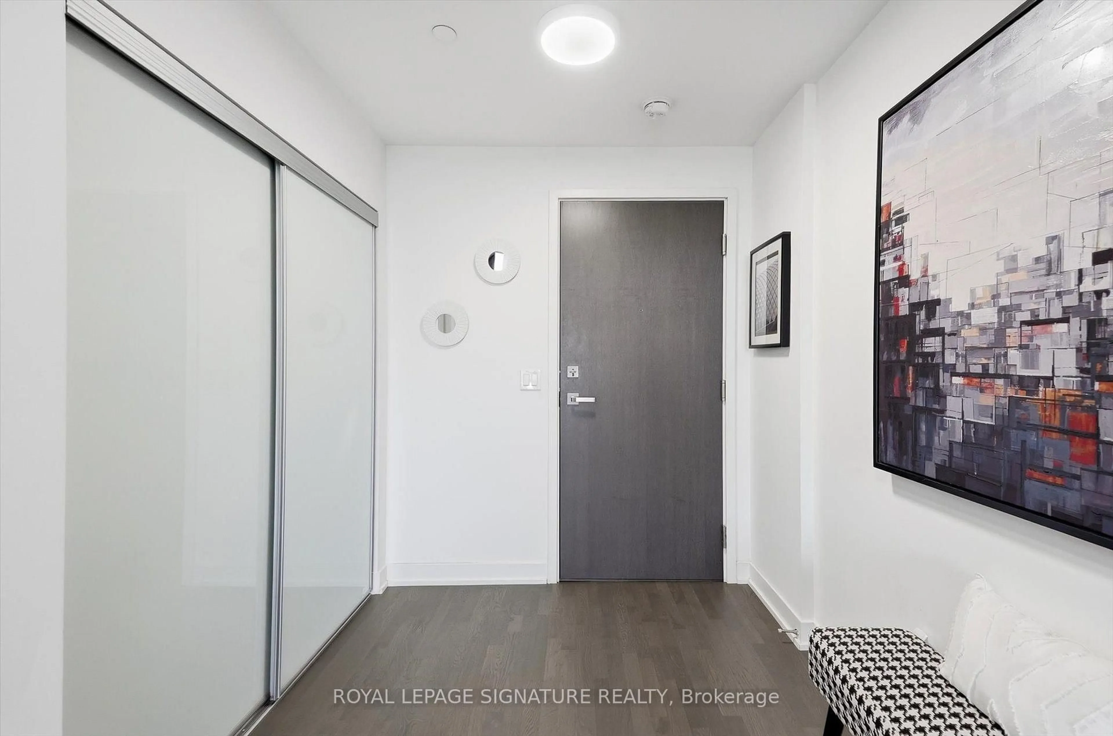 Indoor entryway for 1238 Dundas St #711, Toronto Ontario M4M 0C6