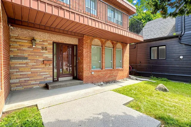 35 Coxwell Ave, Toronto 3