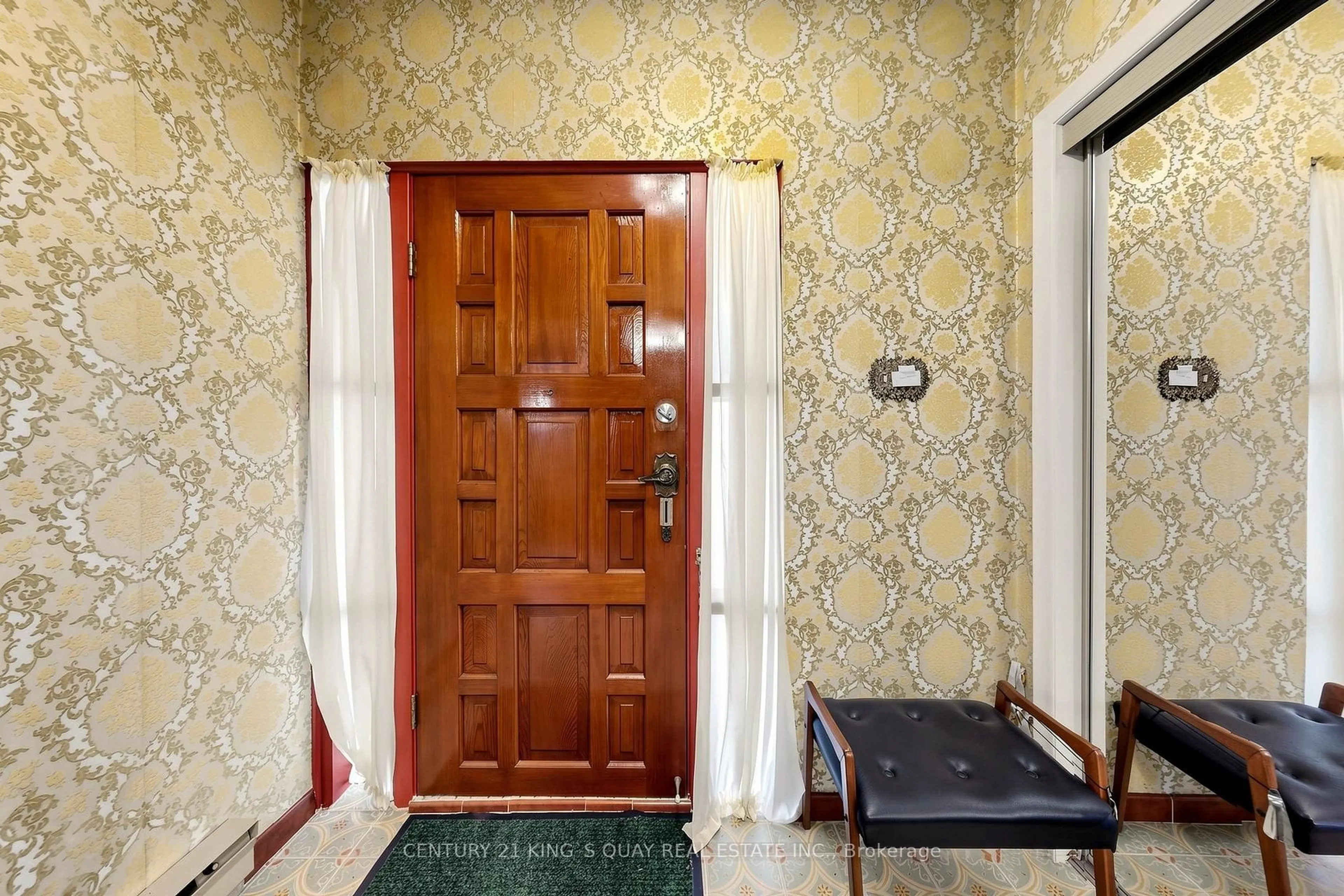 Indoor foyer for 35 Coxwell Ave, Toronto Ontario M4L 3A9