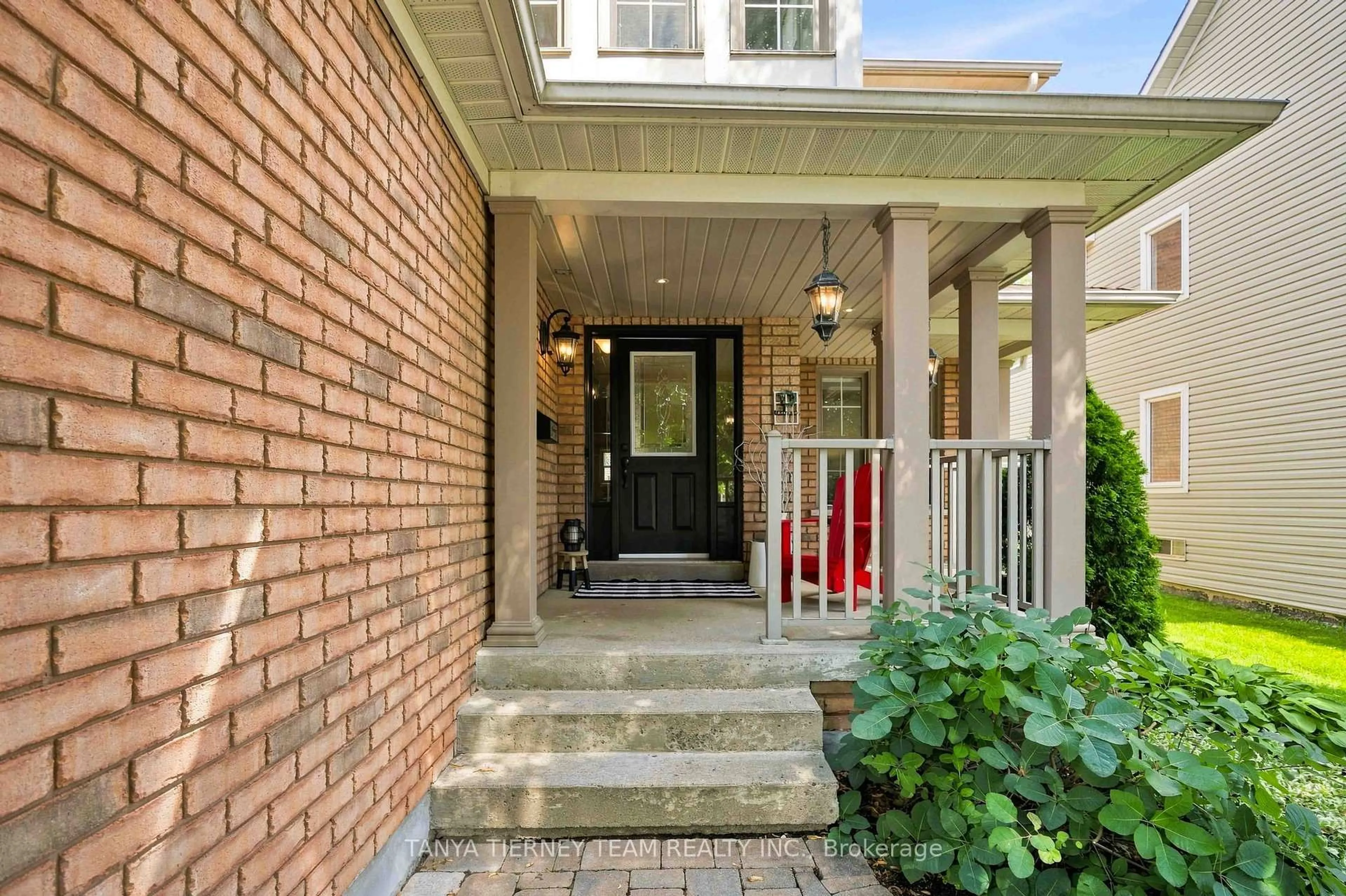 Unknown for 16 Waring Ave, Whitby Ontario L1M 1G4