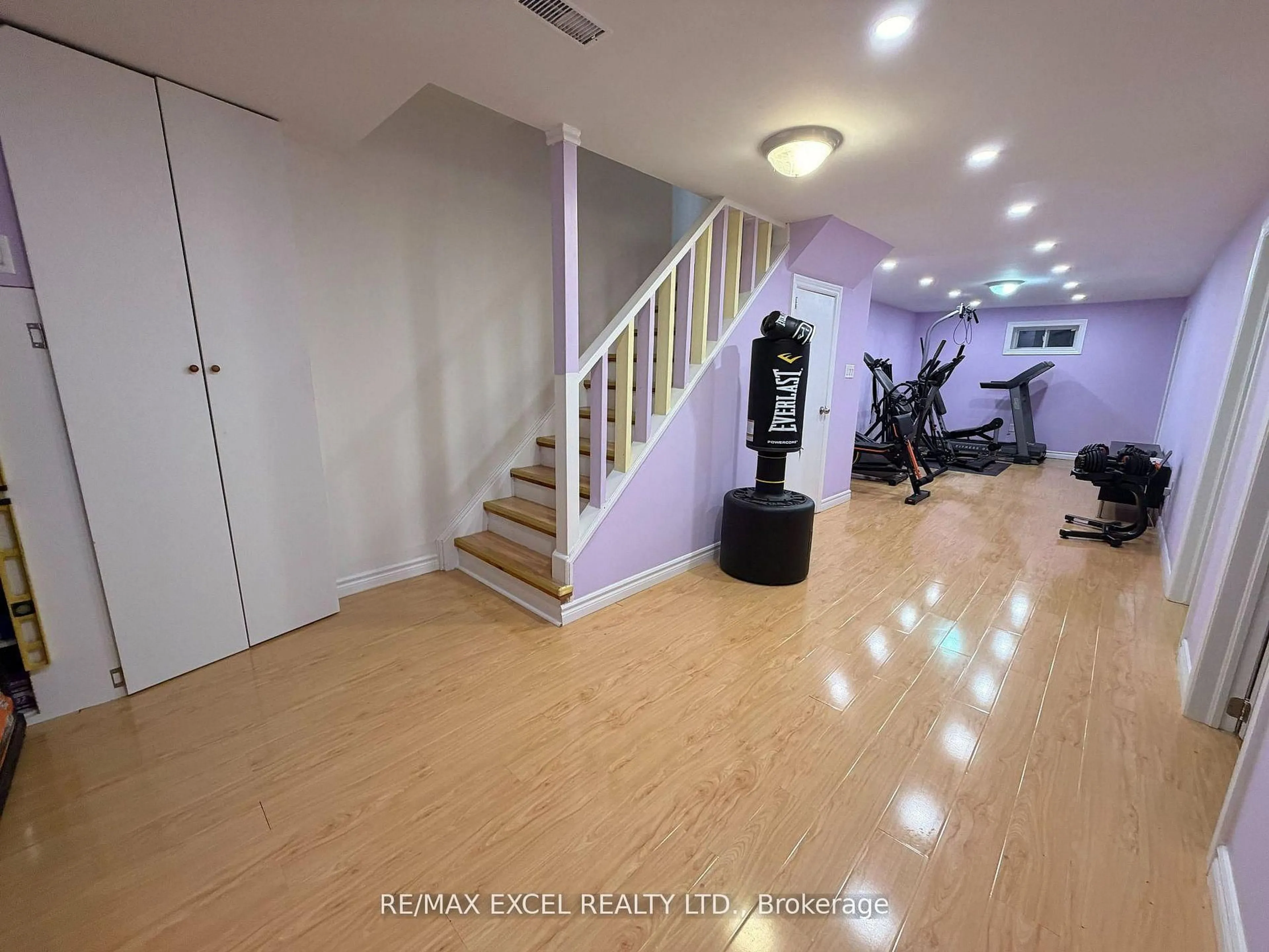 Indoor foyer for 50 Shootfield Cres, Toronto Ontario M1S 4E2
