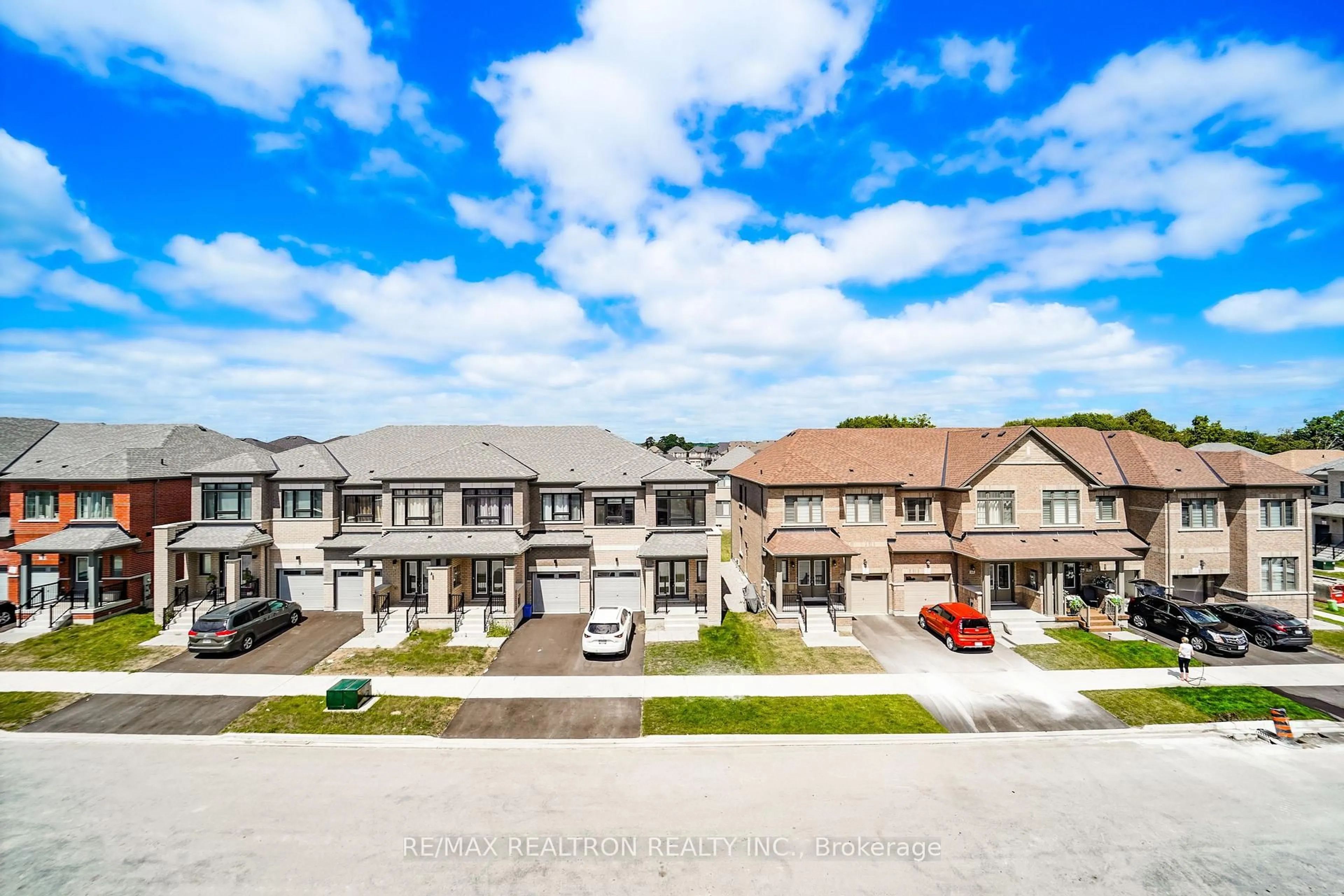 A pic from outside/outdoor area/front of a property/back of a property/a pic from drone, street for 69 McGowan Dr, Whitby Ontario L1P 0S2
