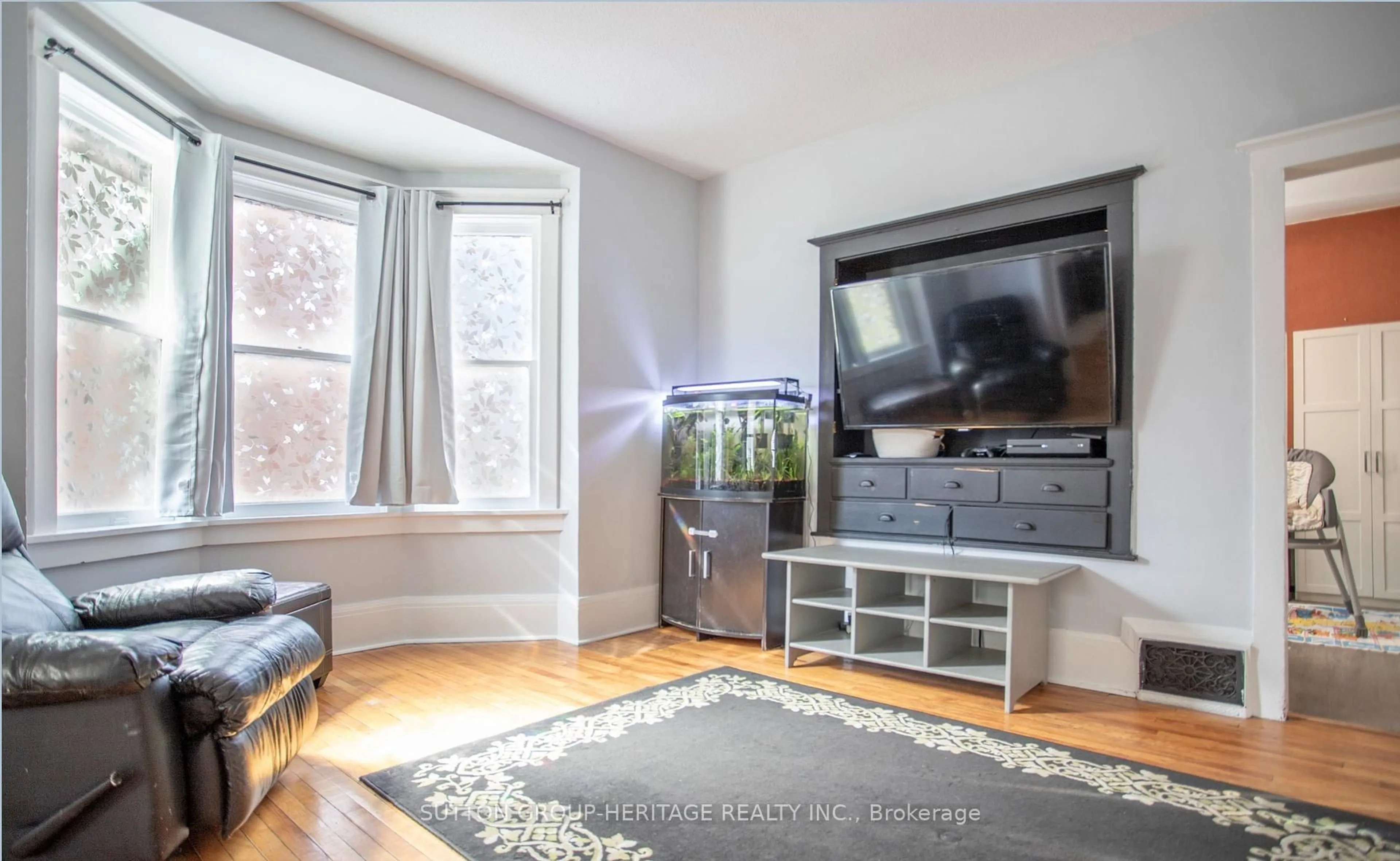 Living room with furniture, unknown for 96 Agnes St, Oshawa Ontario L1G 1V4