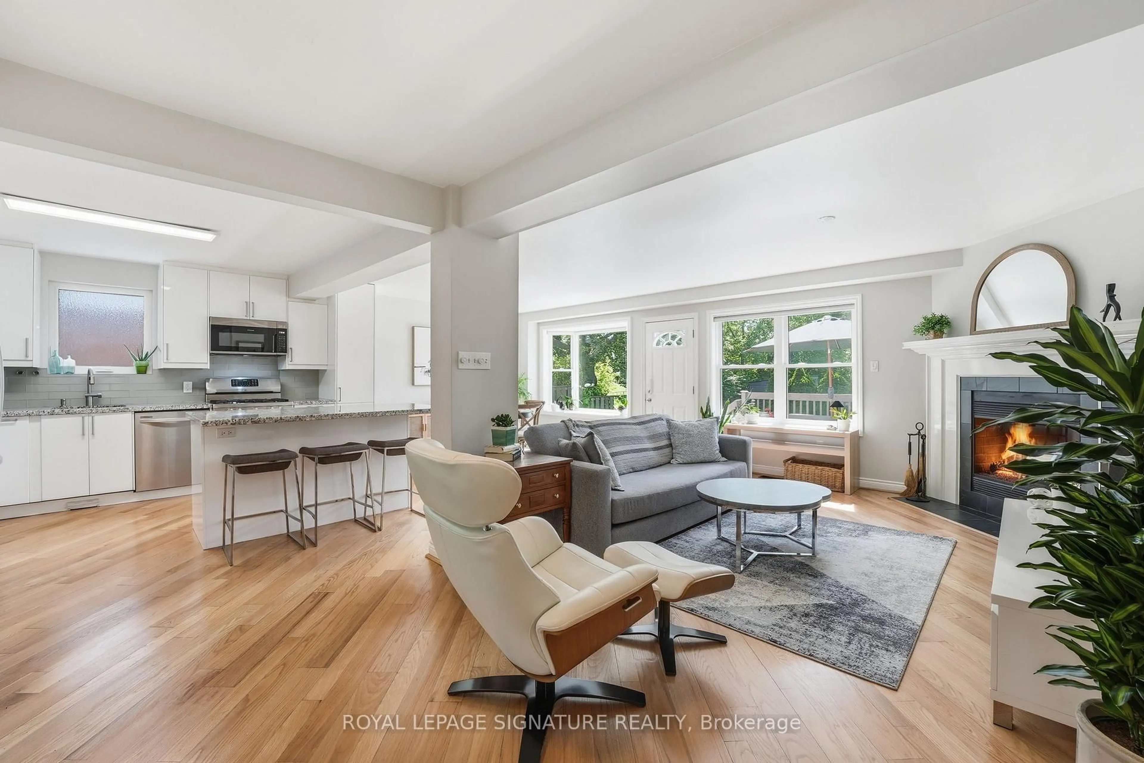 Living room with furniture, unknown for 48 Tower Dr, Toronto Ontario M1R 3N9