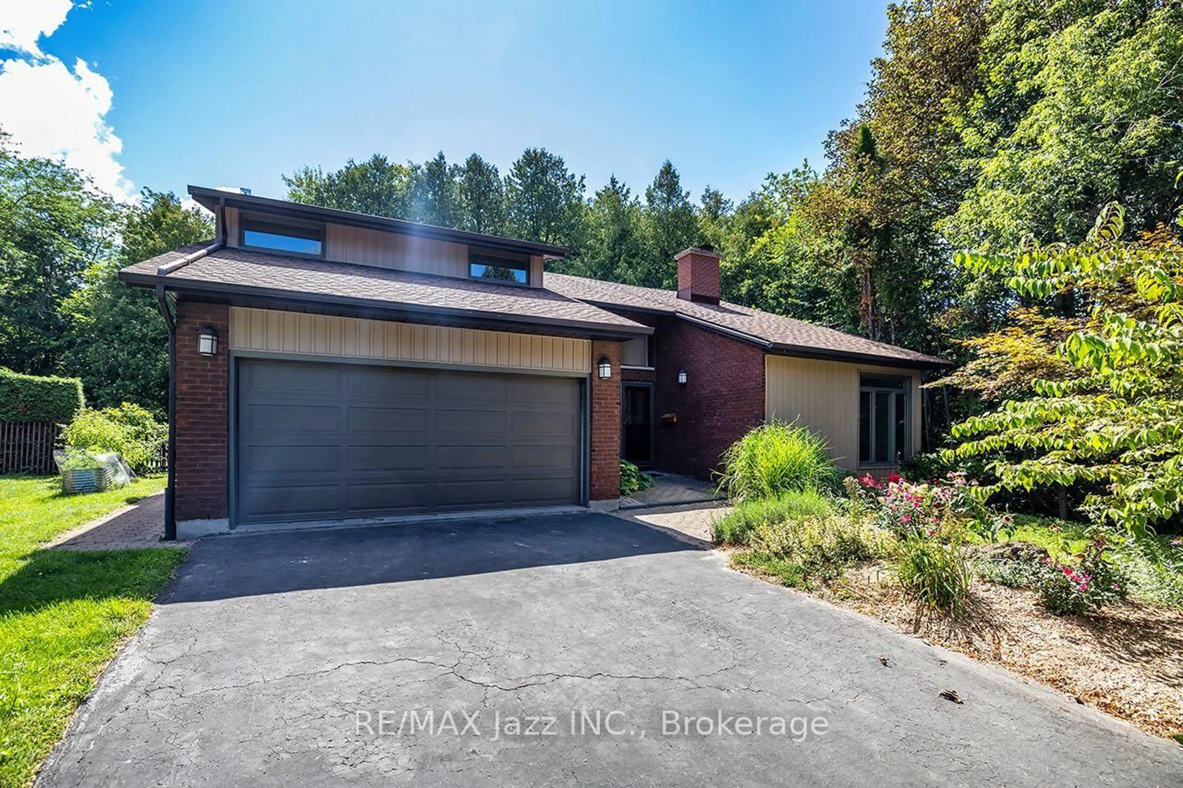 Home with brick exterior material, street for 1005 Bluefinch Crt, Oshawa Ontario L1G 6Y1
