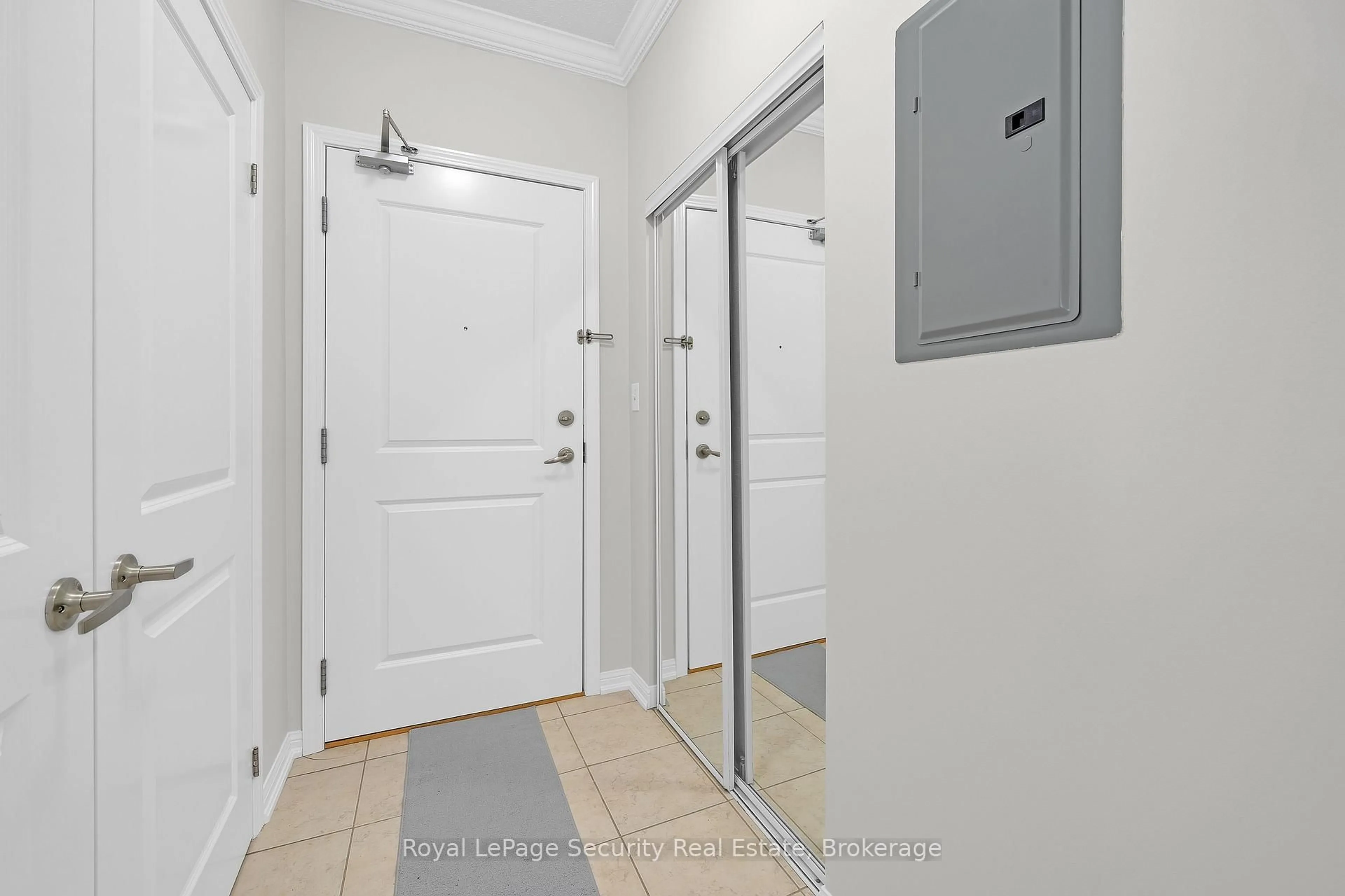 Indoor entryway for 52 Harvey Johnston Way #101, Whitby Ontario L1M 0J7