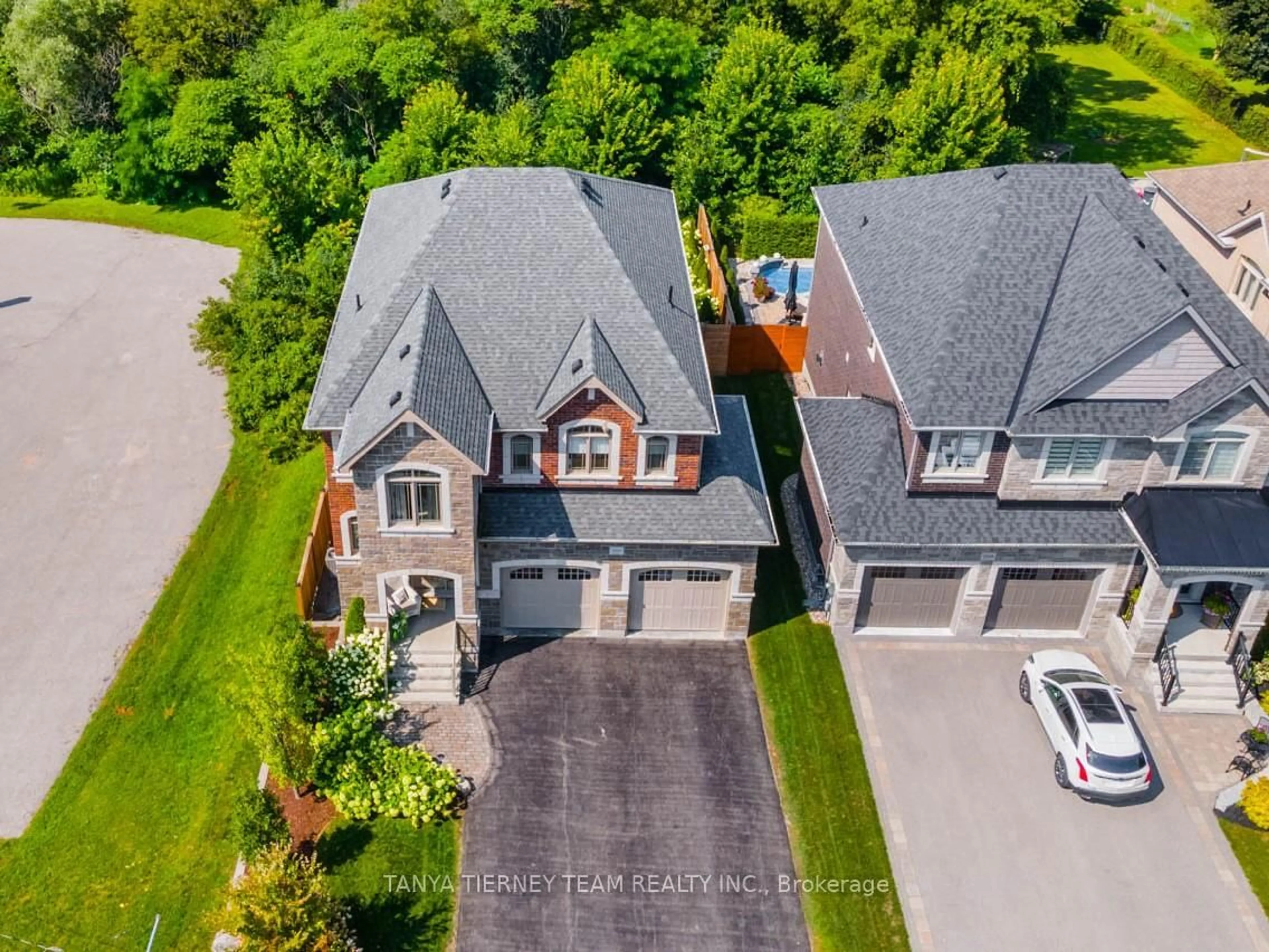 A pic from outside/outdoor area/front of a property/back of a property/a pic from drone, street for 2884 Trulls Rd, Clarington Ontario L1E 2N4
