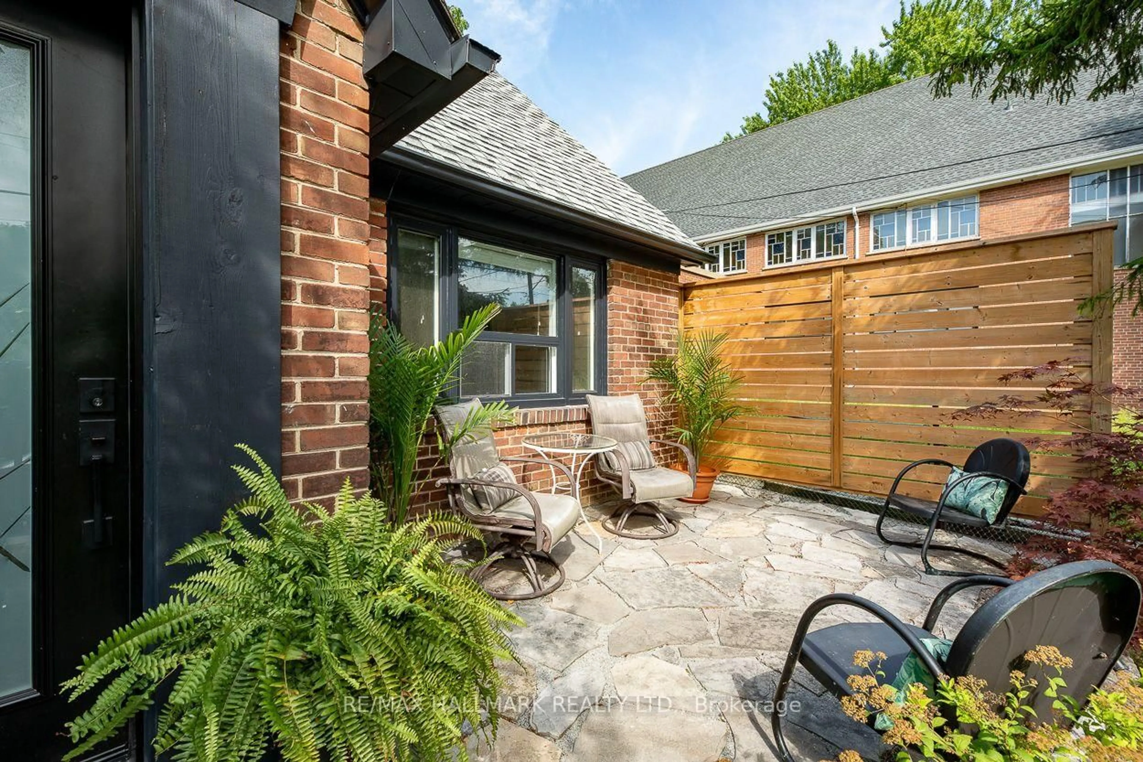 Patio, street for 110 Lakeside Ave, Toronto Ontario M1N 3C1