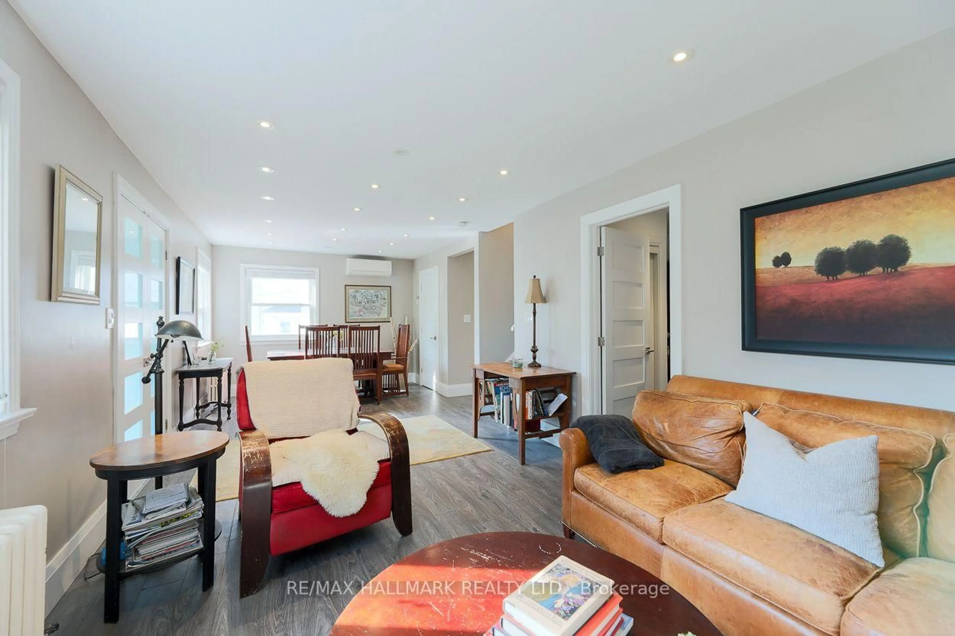 Living room with furniture, unknown for 110 Lakeside Ave, Toronto Ontario M1N 3C1