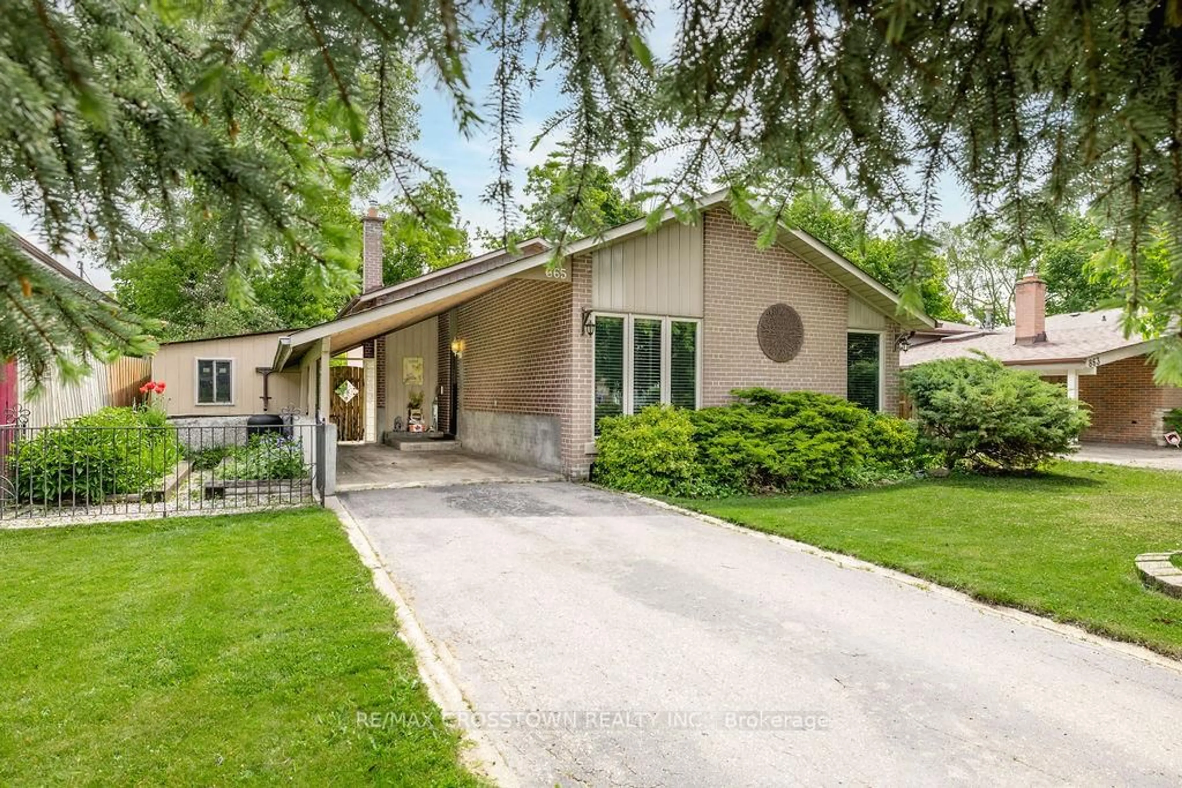 Unknown for 865 Krosno Blvd, Pickering Ontario L1W 1H2
