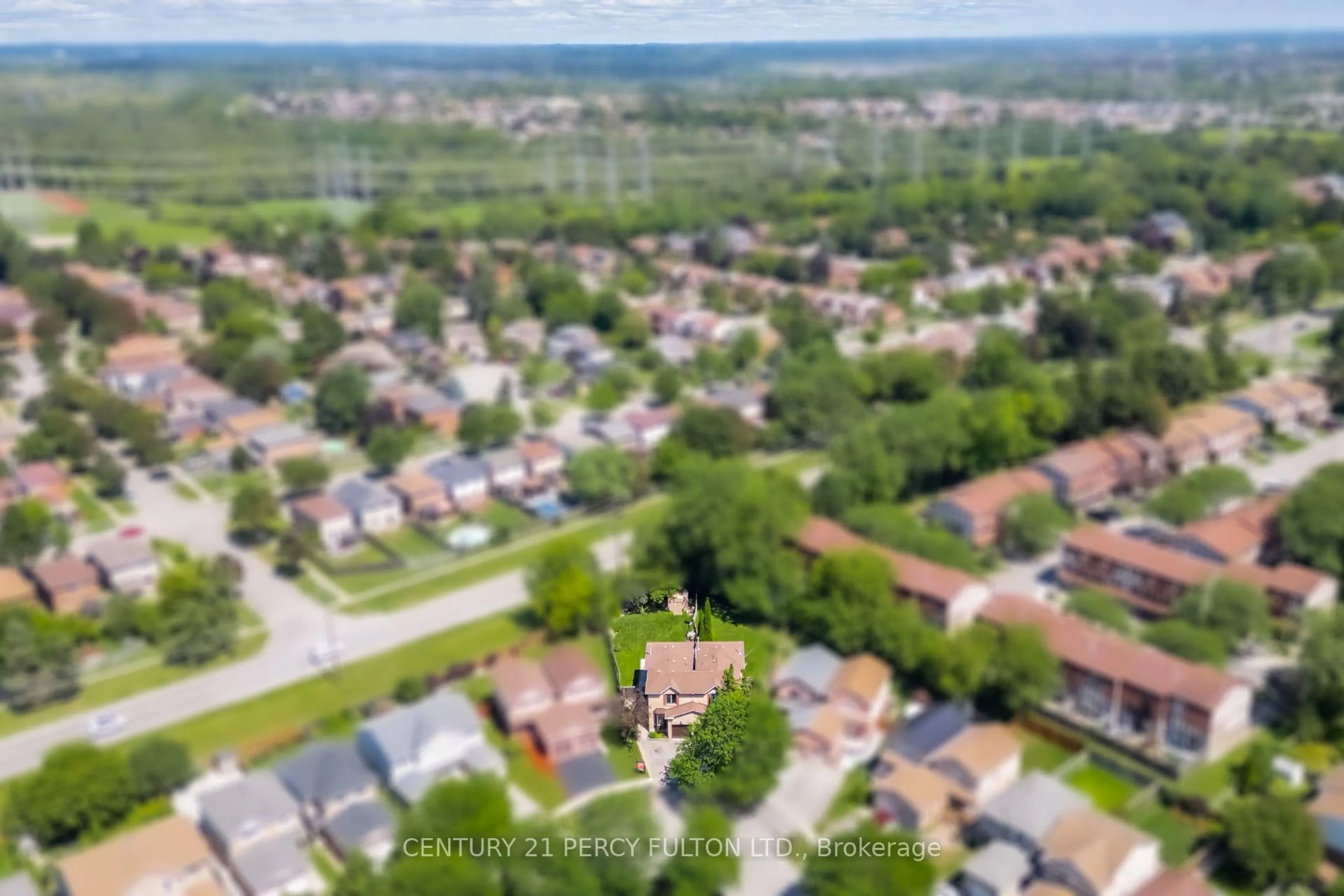 A pic from outside/outdoor area/front of a property/back of a property/a pic from drone, street for 1391 Anton Sq, Pickering Ontario L1V 5T5