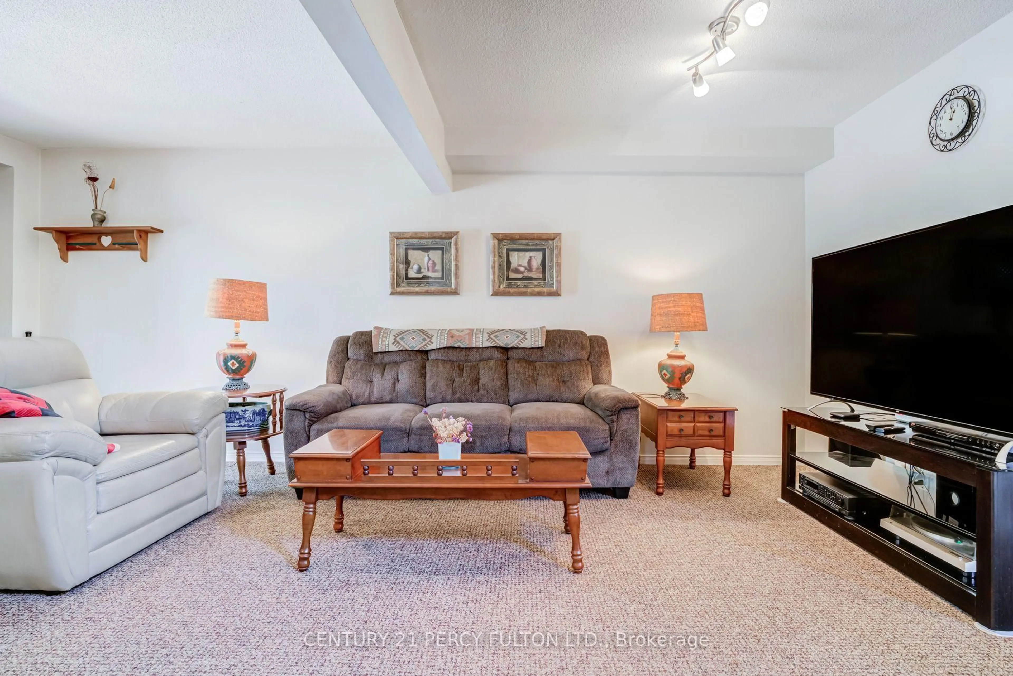 Living room with furniture, carpet floor for 1391 Anton Sq, Pickering Ontario L1V 5T5