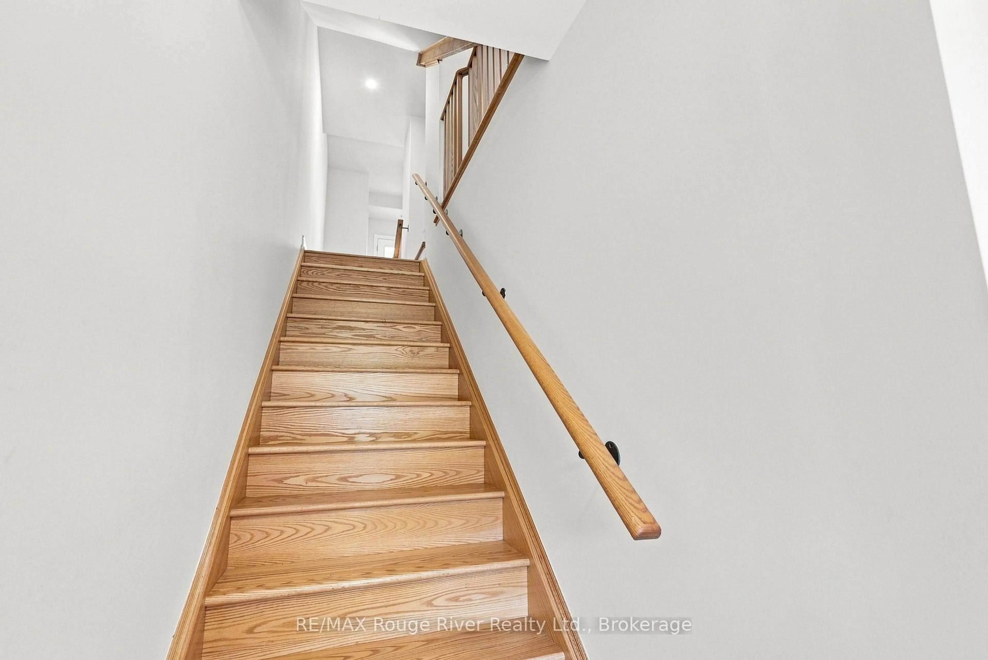 Stairs for 2607 Magdalen Path, Oshawa Ontario L1L 0R6