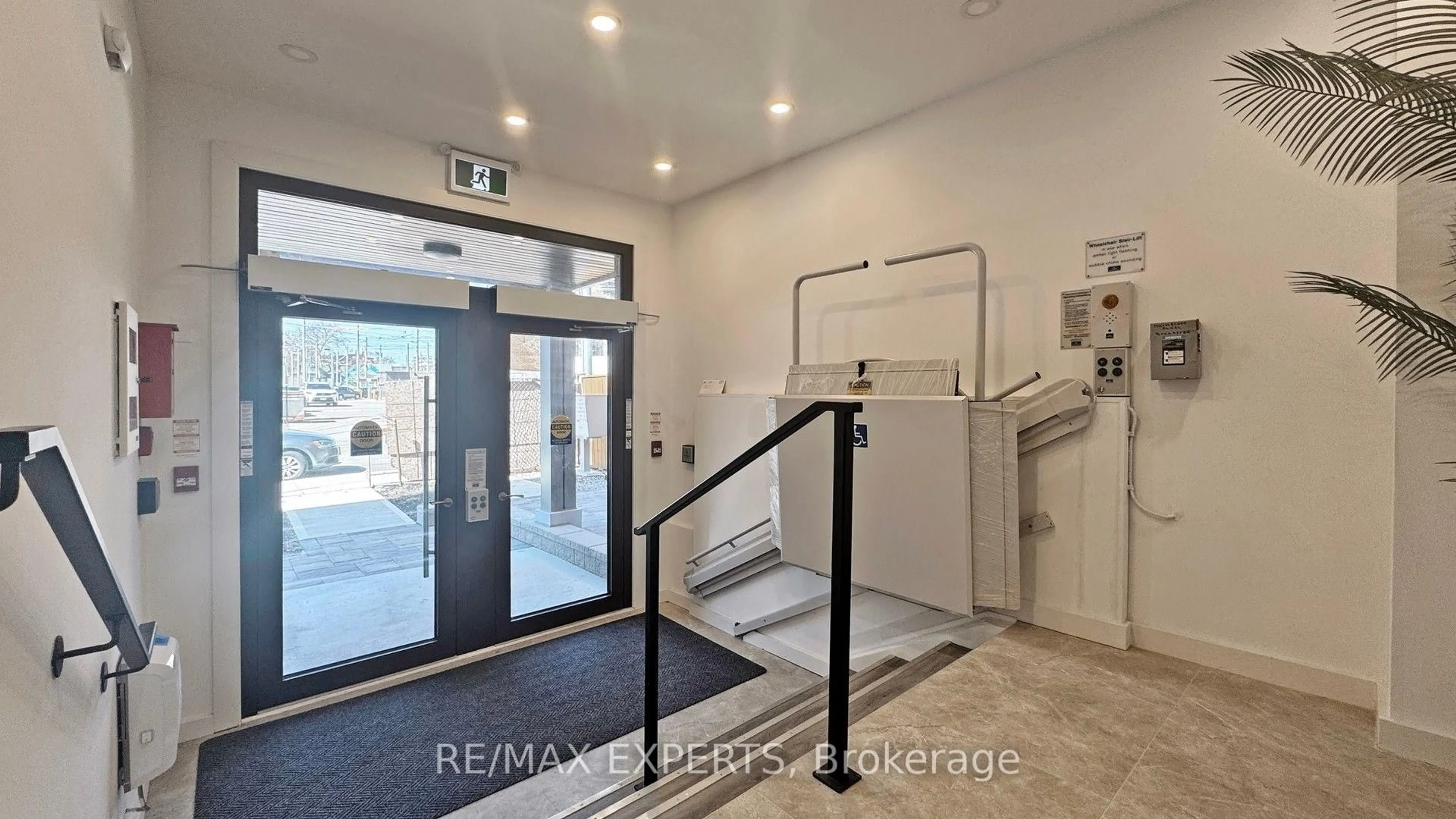 Indoor foyer for 45 Connaught Ave #103, Toronto Ontario M4L 2V8