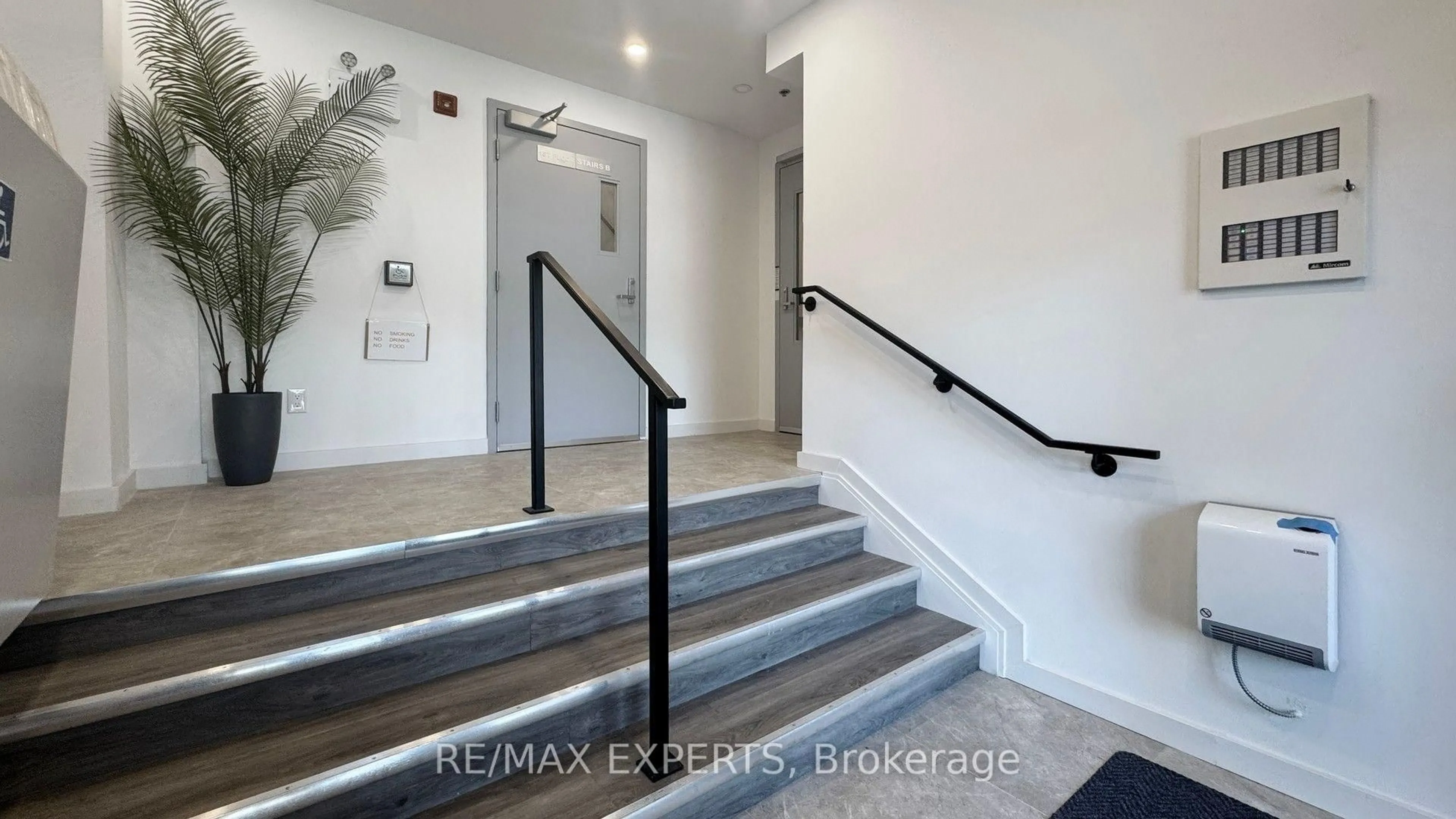 Unknown for 45 Connaught Ave #103, Toronto Ontario M4L 2V8