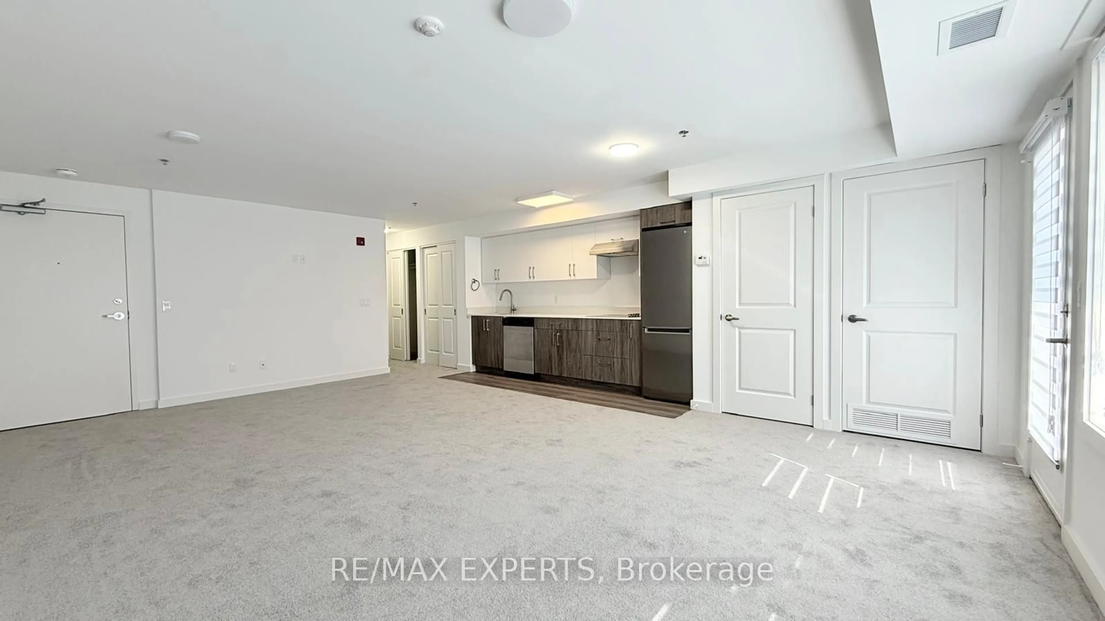 A pic of a room for 45 Connaught Ave #404, Toronto Ontario M4L 2V8