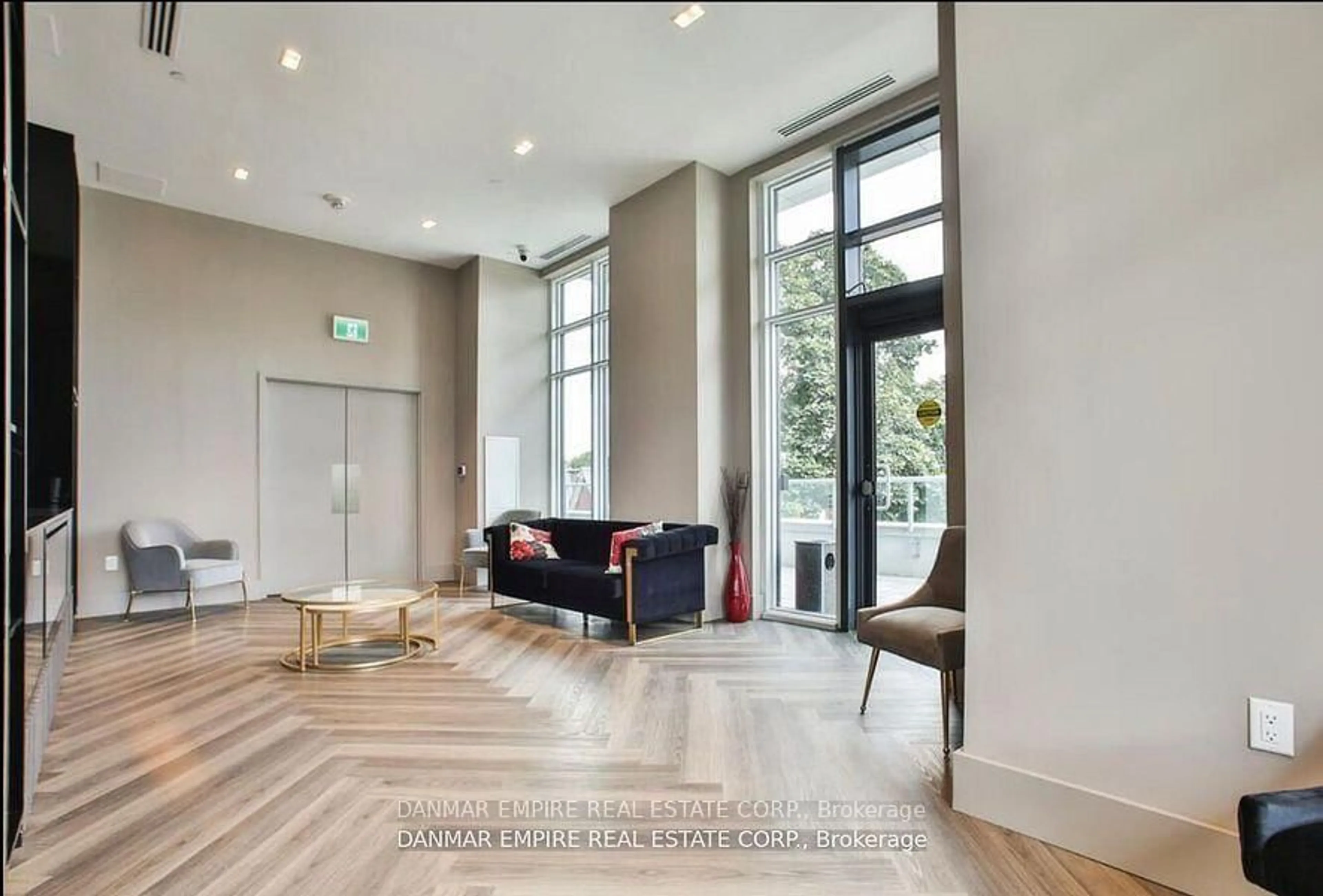Indoor foyer for 3220 Sheppard Ave #614, Toronto Ontario M1T 0B7