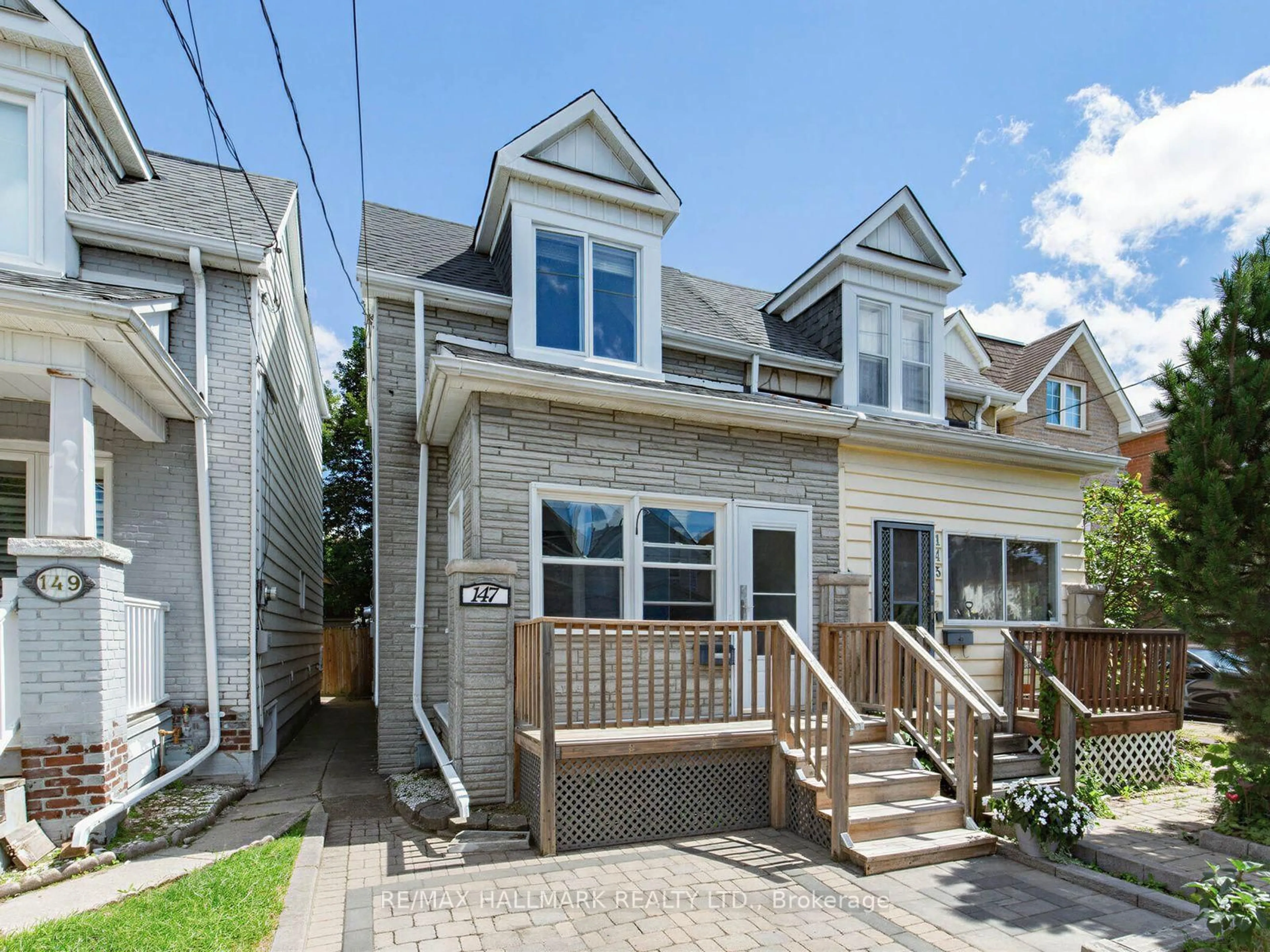 Home with vinyl exterior material, street for 147 Chisholm Ave, Toronto Ontario M4C 4V9