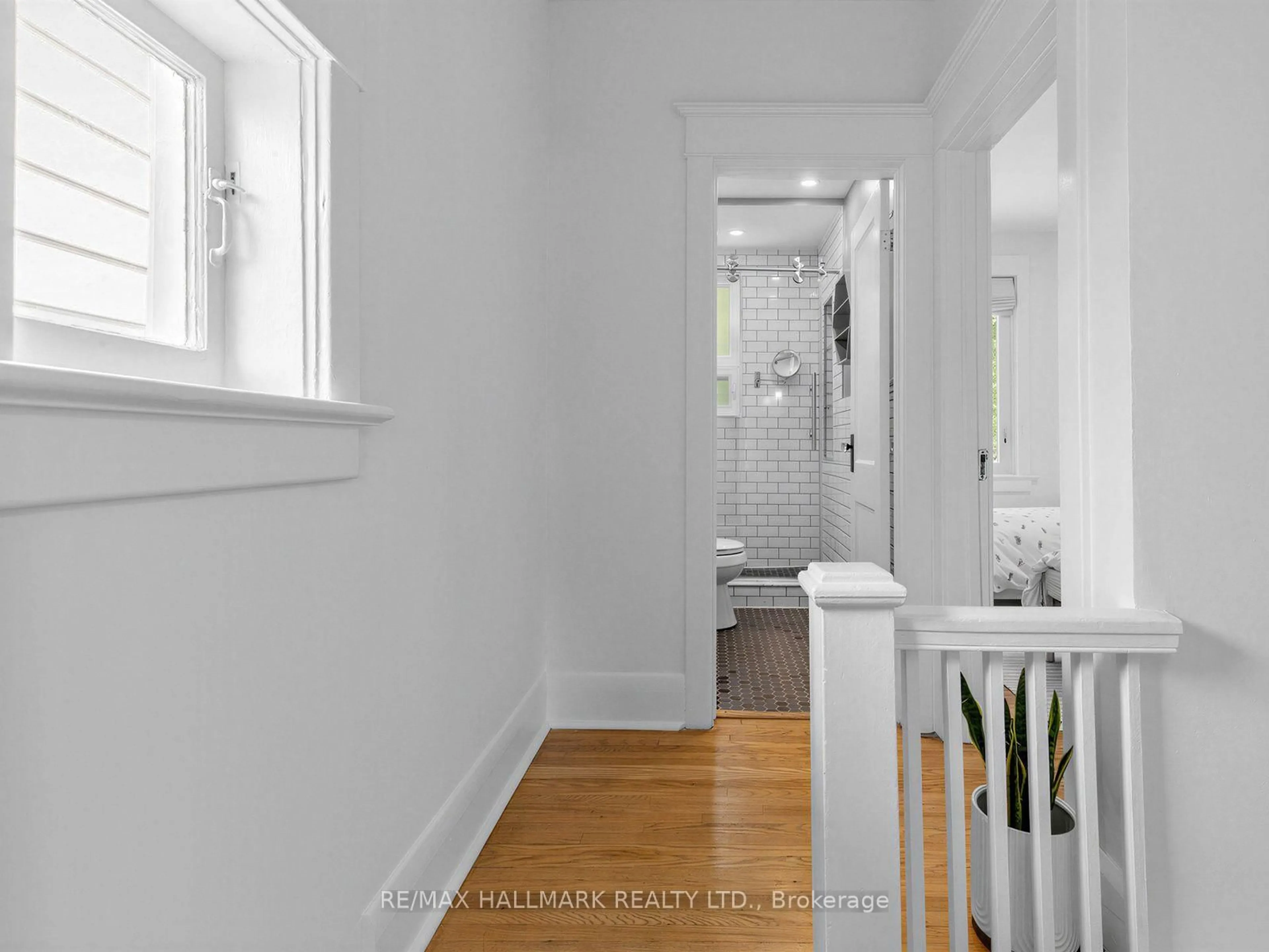 Indoor entryway for 147 Chisholm Ave, Toronto Ontario M4C 4V9