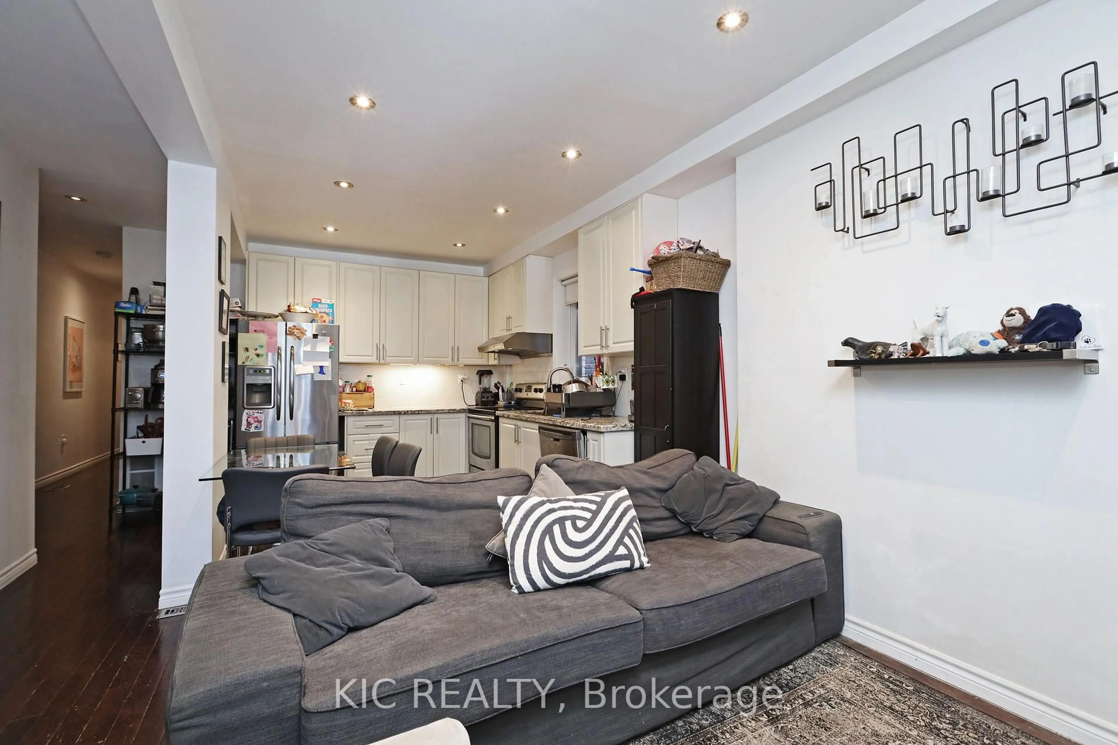 Unknown for 20 Ashdale Ave, Toronto Ontario M4L 2Y7