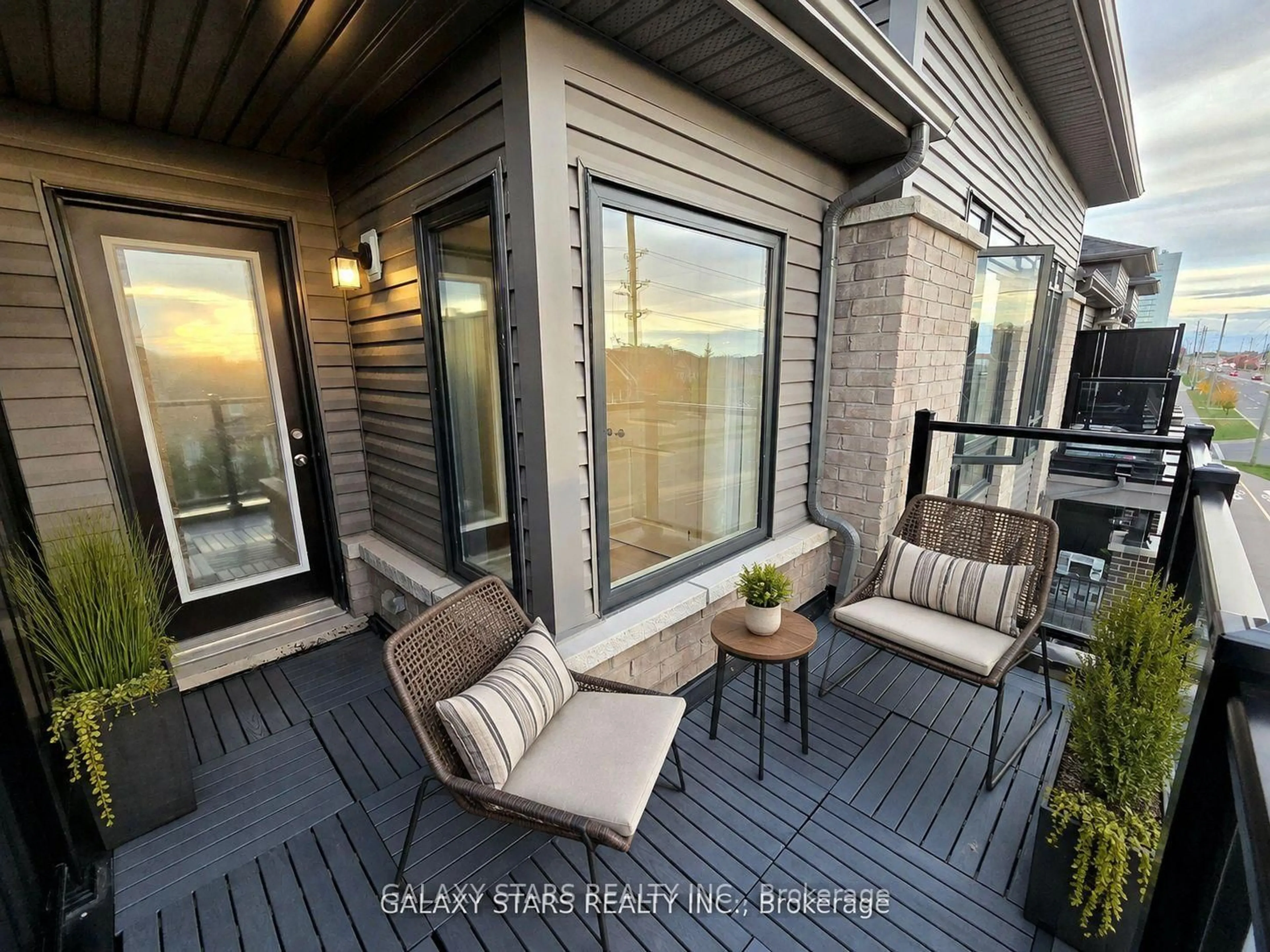 Unknown for 16 Emmas Way, Whitby Ontario L1R 0S7