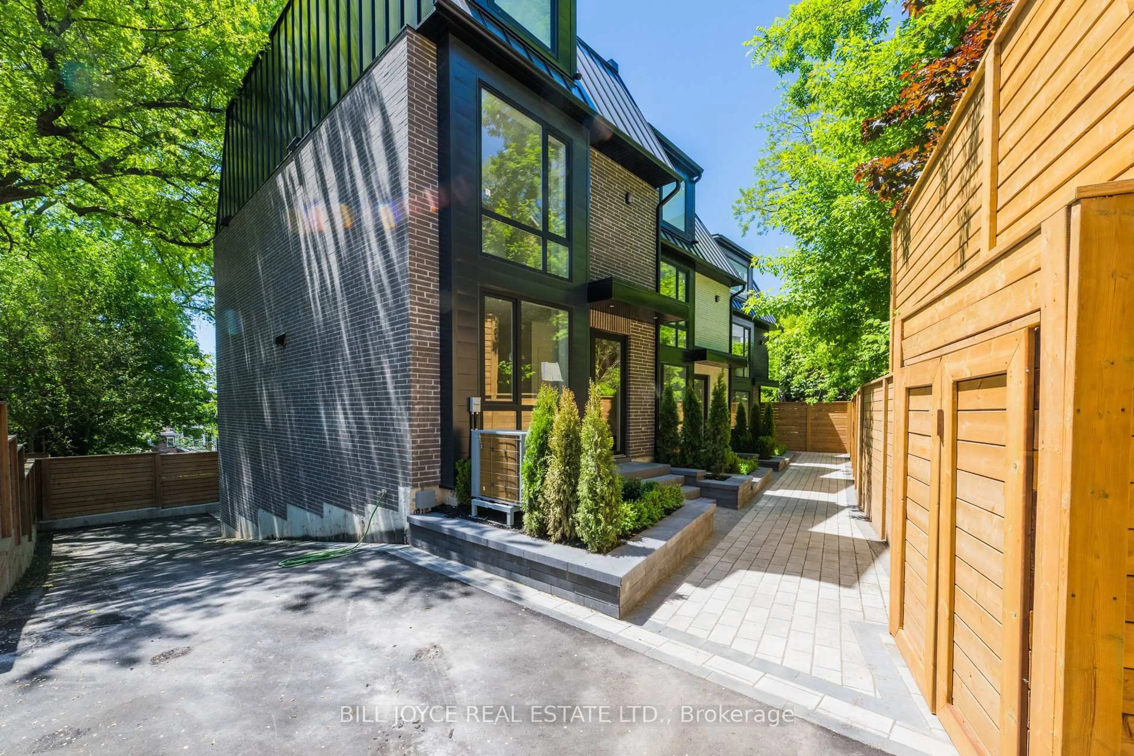 Unknown for 350 Lee Ave, Toronto Ontario M4E 2P8
