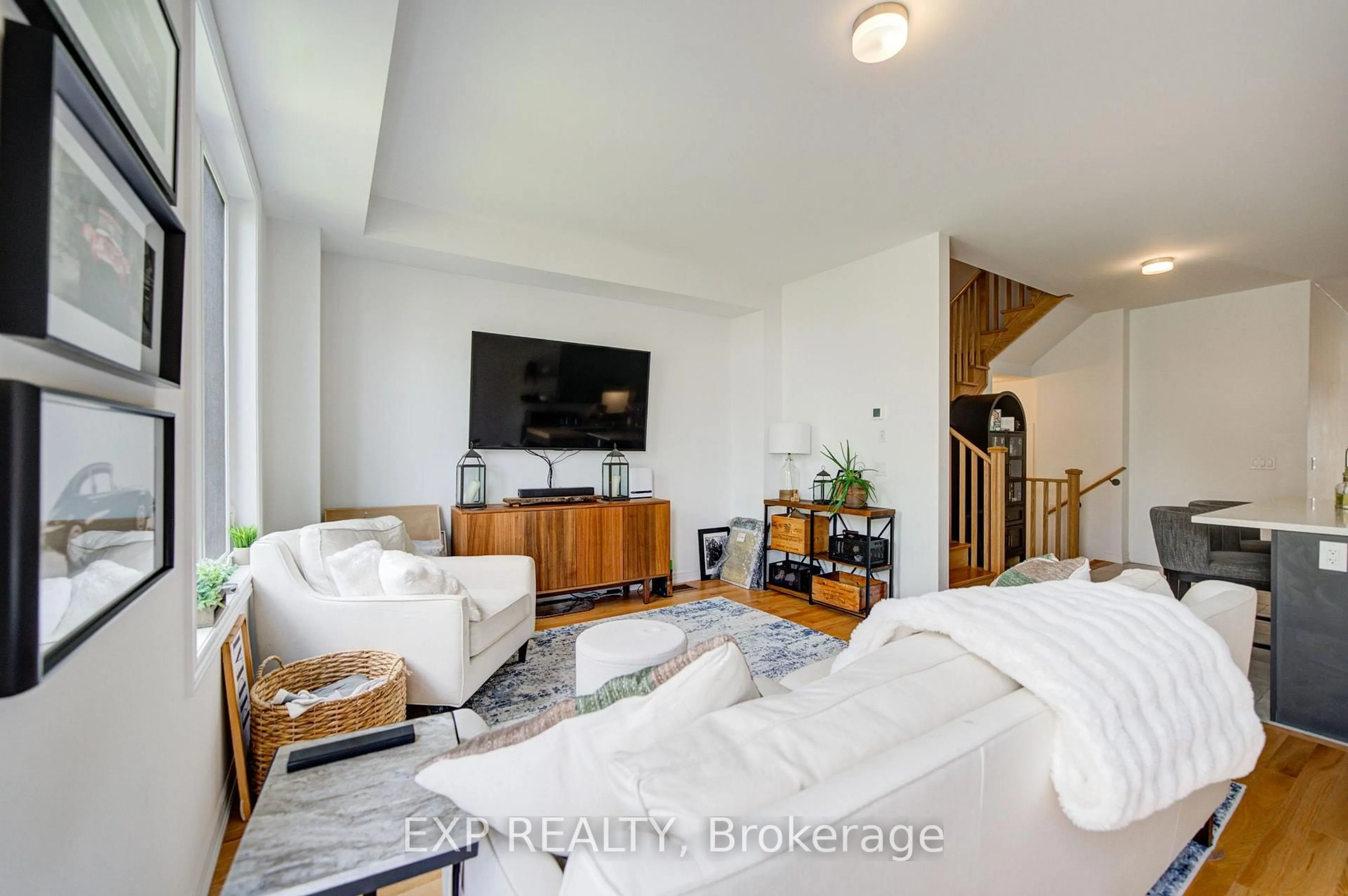 Living room with furniture, unknown for 29 Sorbara Way, Whitby Ontario L1M 0M4