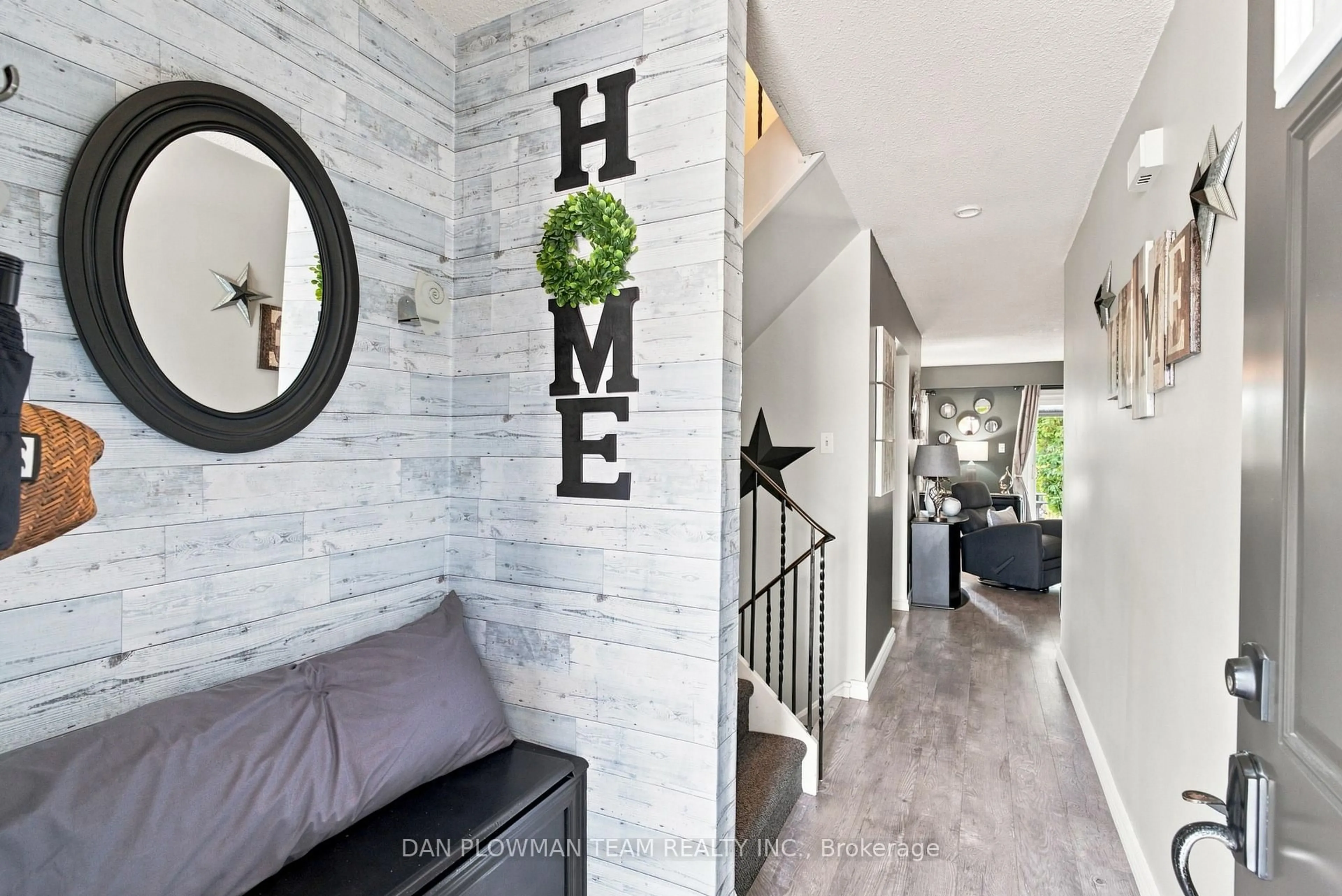 Indoor entryway for 72 Martin Rd #2, Clarington Ontario L1C 3N3