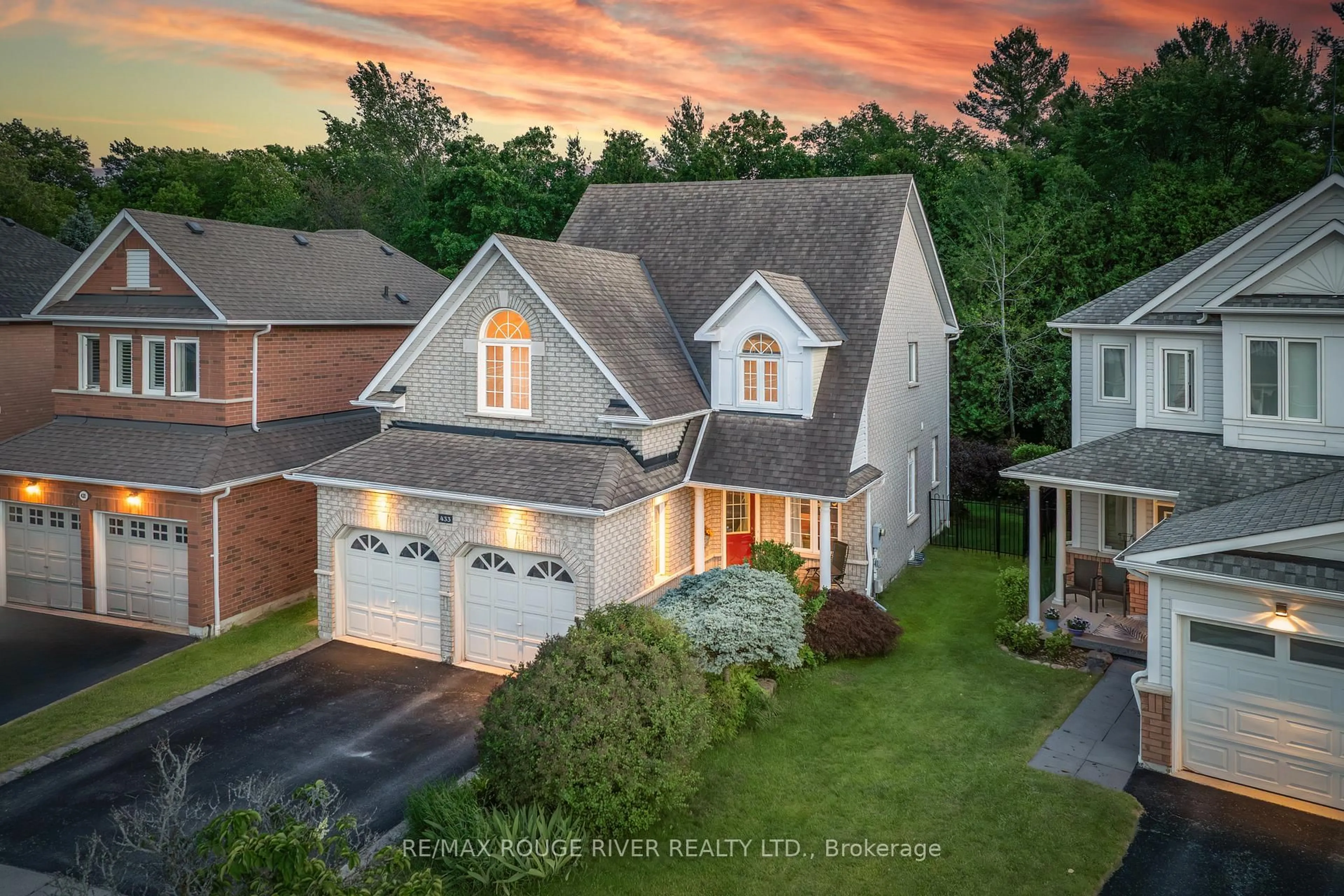 A pic from outside/outdoor area/front of a property/back of a property/a pic from drone, street for 433 Woodsmere Cres, Pickering Ontario L1V 7A4