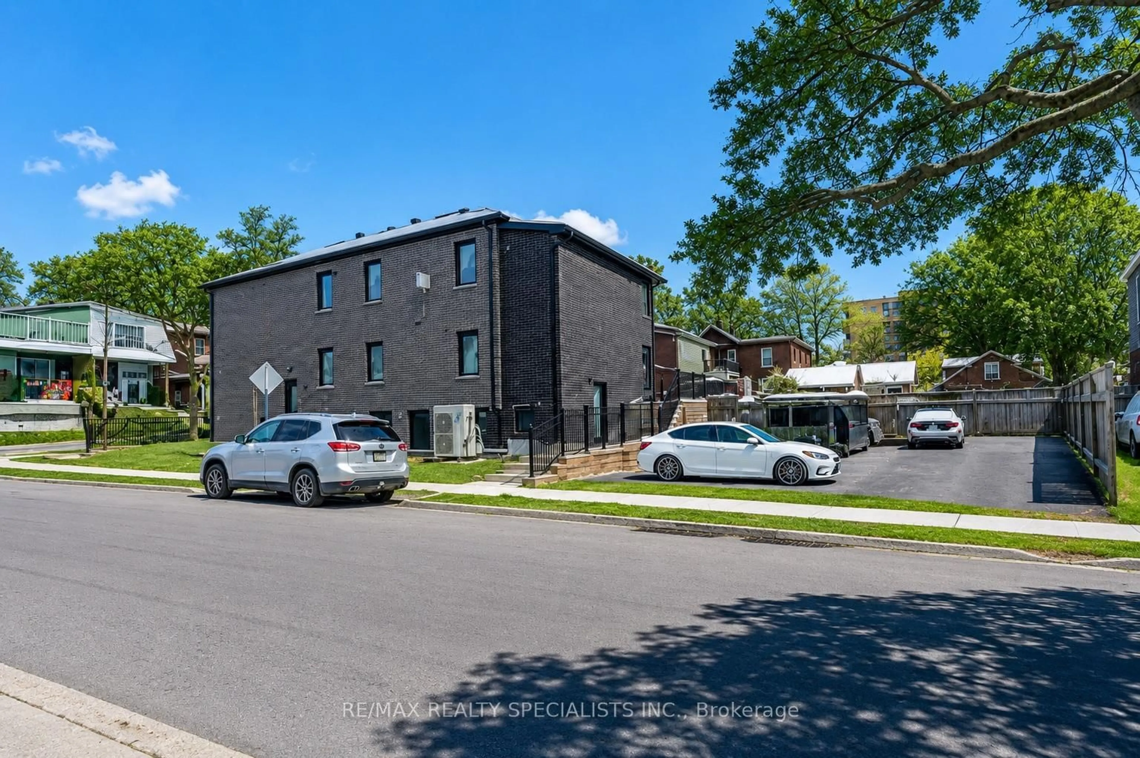 A pic from outside/outdoor area/front of a property/back of a property/a pic from drone, street for 1659 Gerrard St, Toronto Ontario M4L 2A9