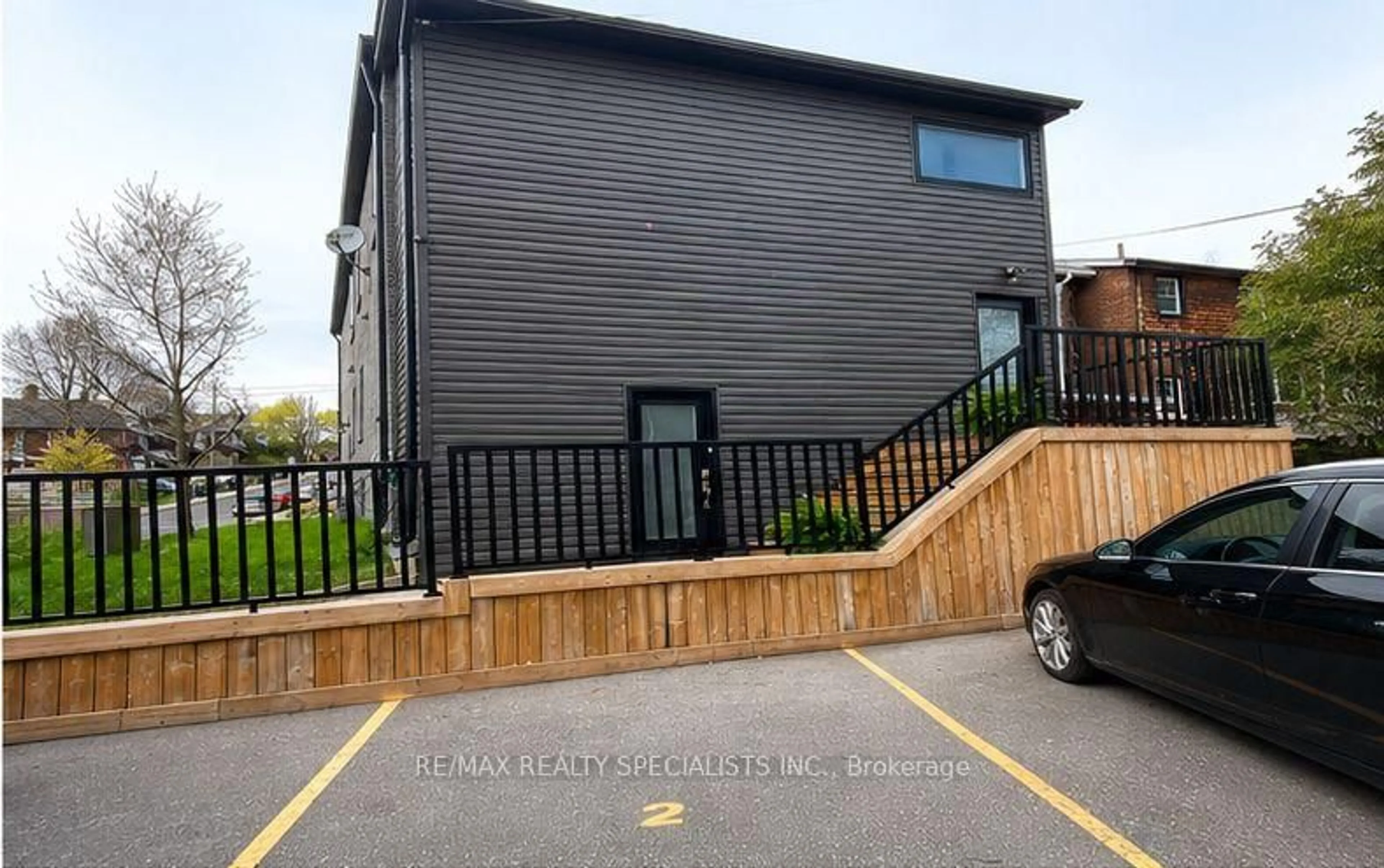 Unknown for 1659 Gerrard St, Toronto Ontario M4L 2A9