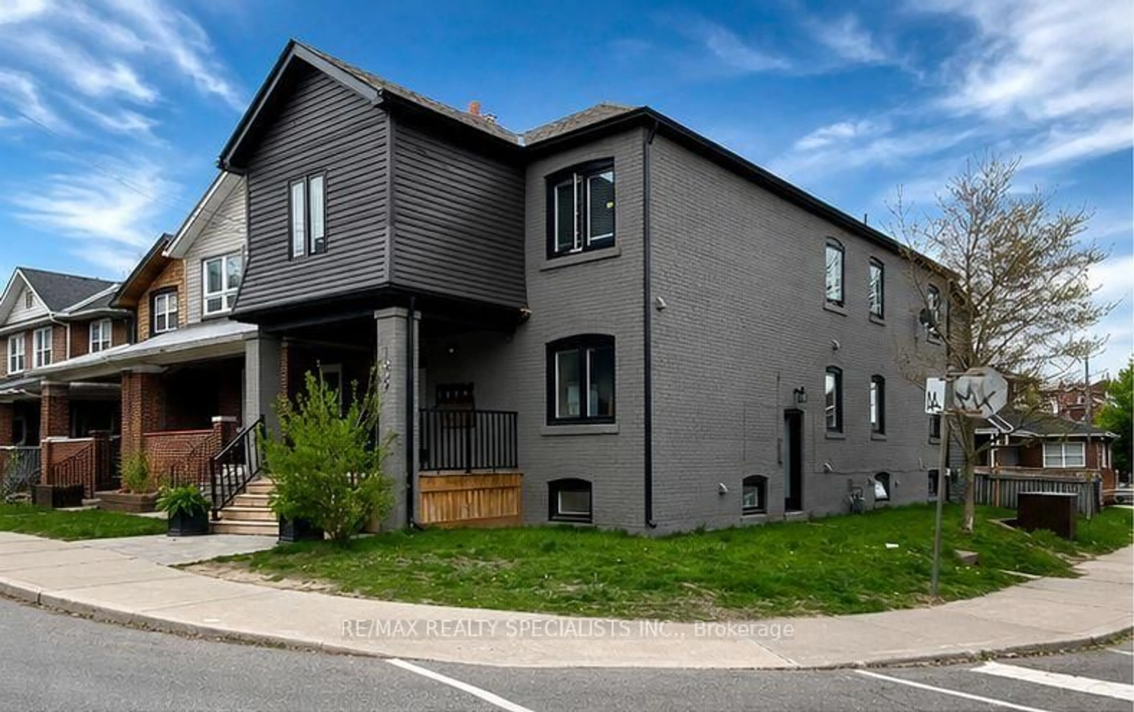 Unknown for 1659 Gerrard St, Toronto Ontario M4L 2A9