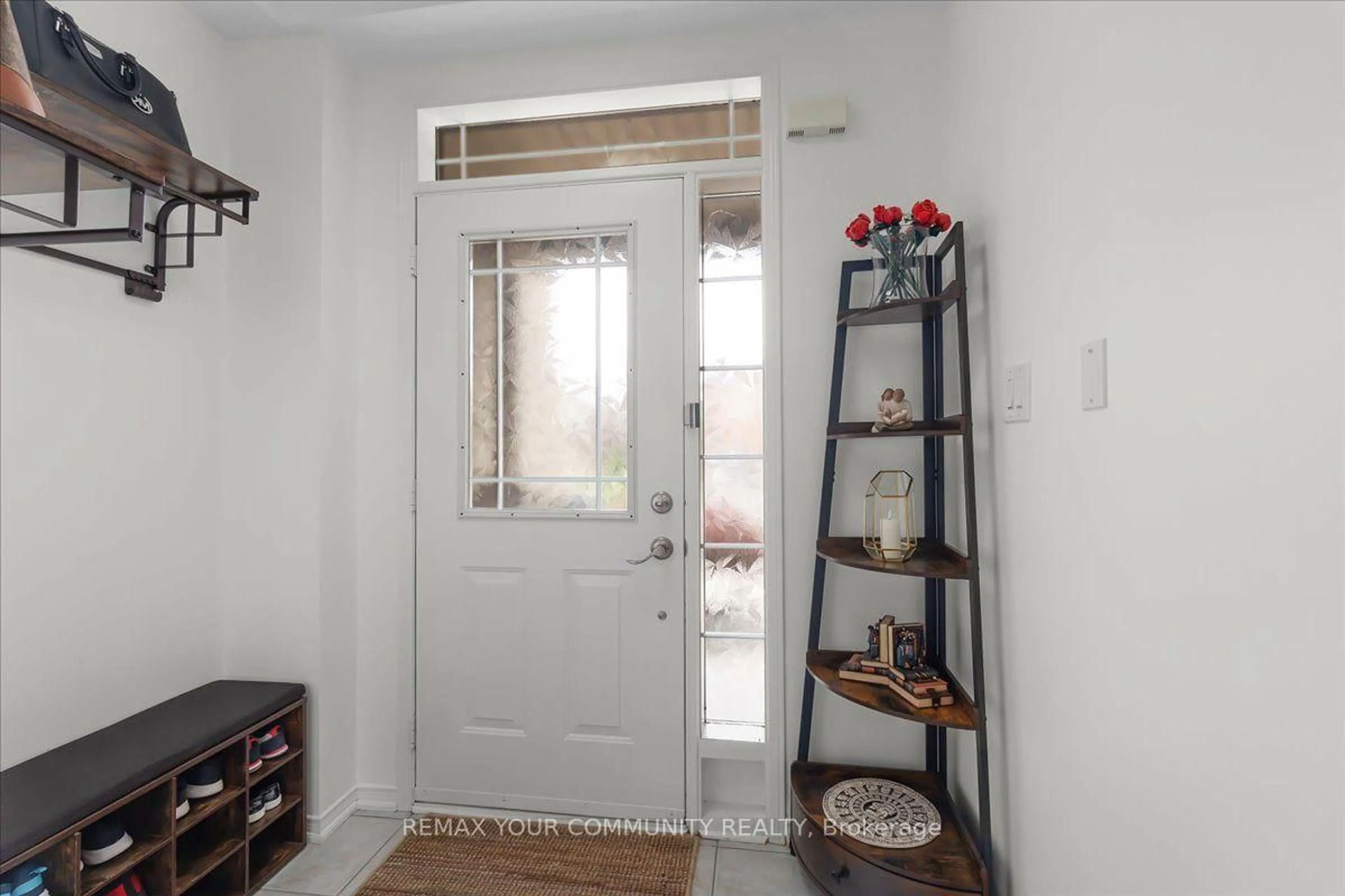 Indoor entryway for 1941 Treetop Way, Pickering Ontario L1V 7J3