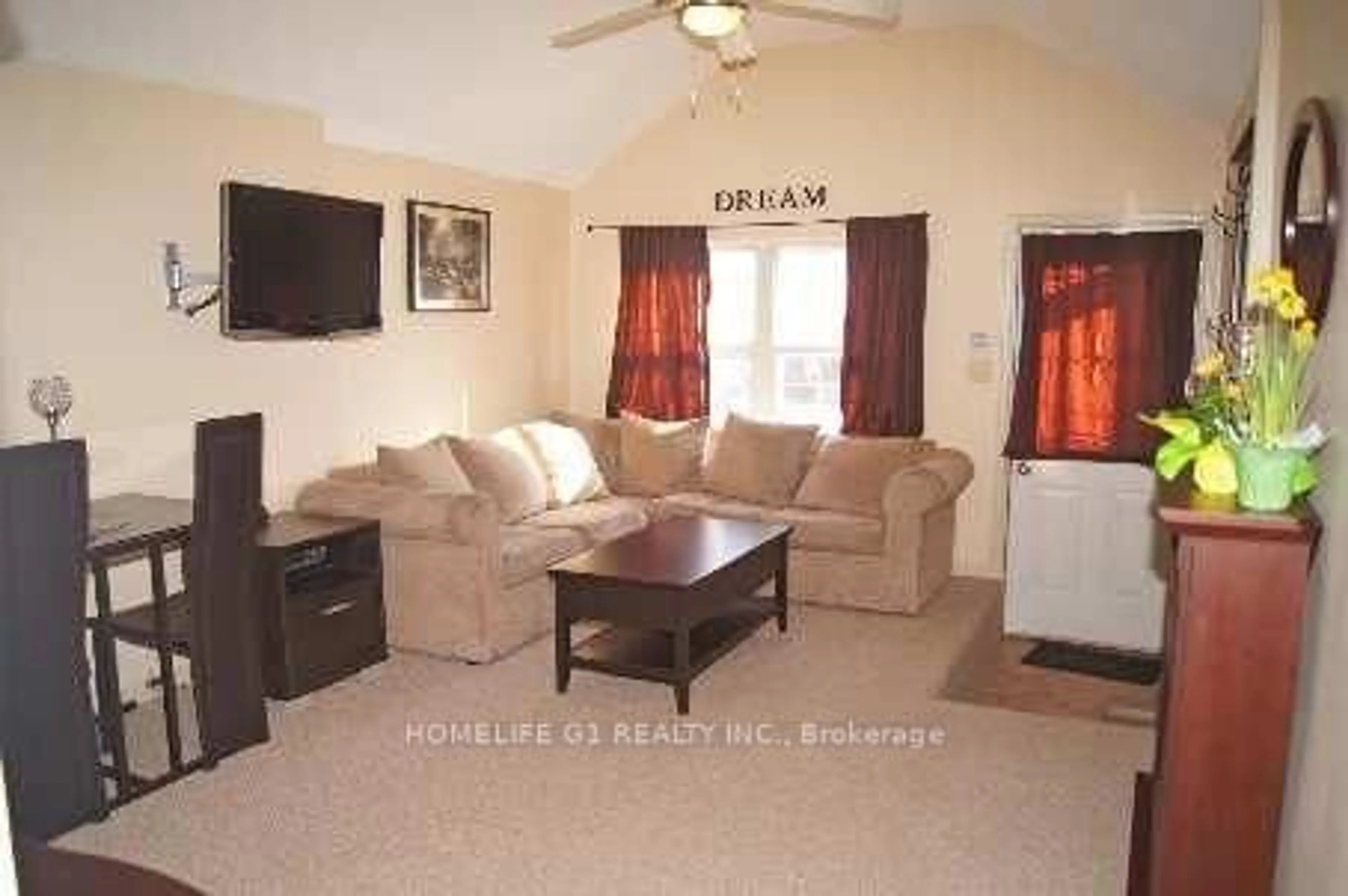 Living room with furniture, unknown for 122 Harding Blvd, Toronto Ontario M1N 3E2