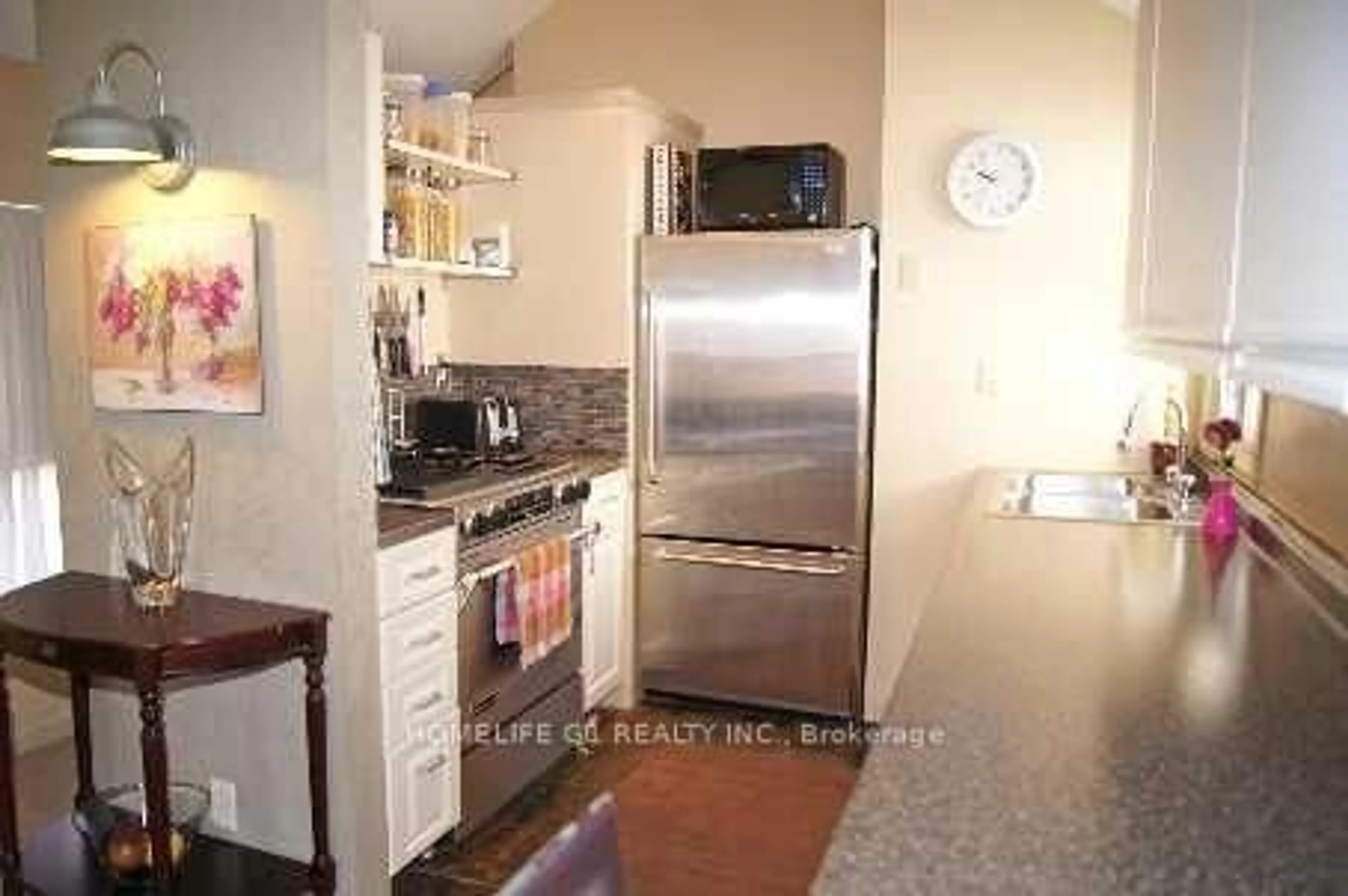 Standard kitchen, ceramic/tile floor for 122 Harding Blvd, Toronto Ontario M1N 3E2