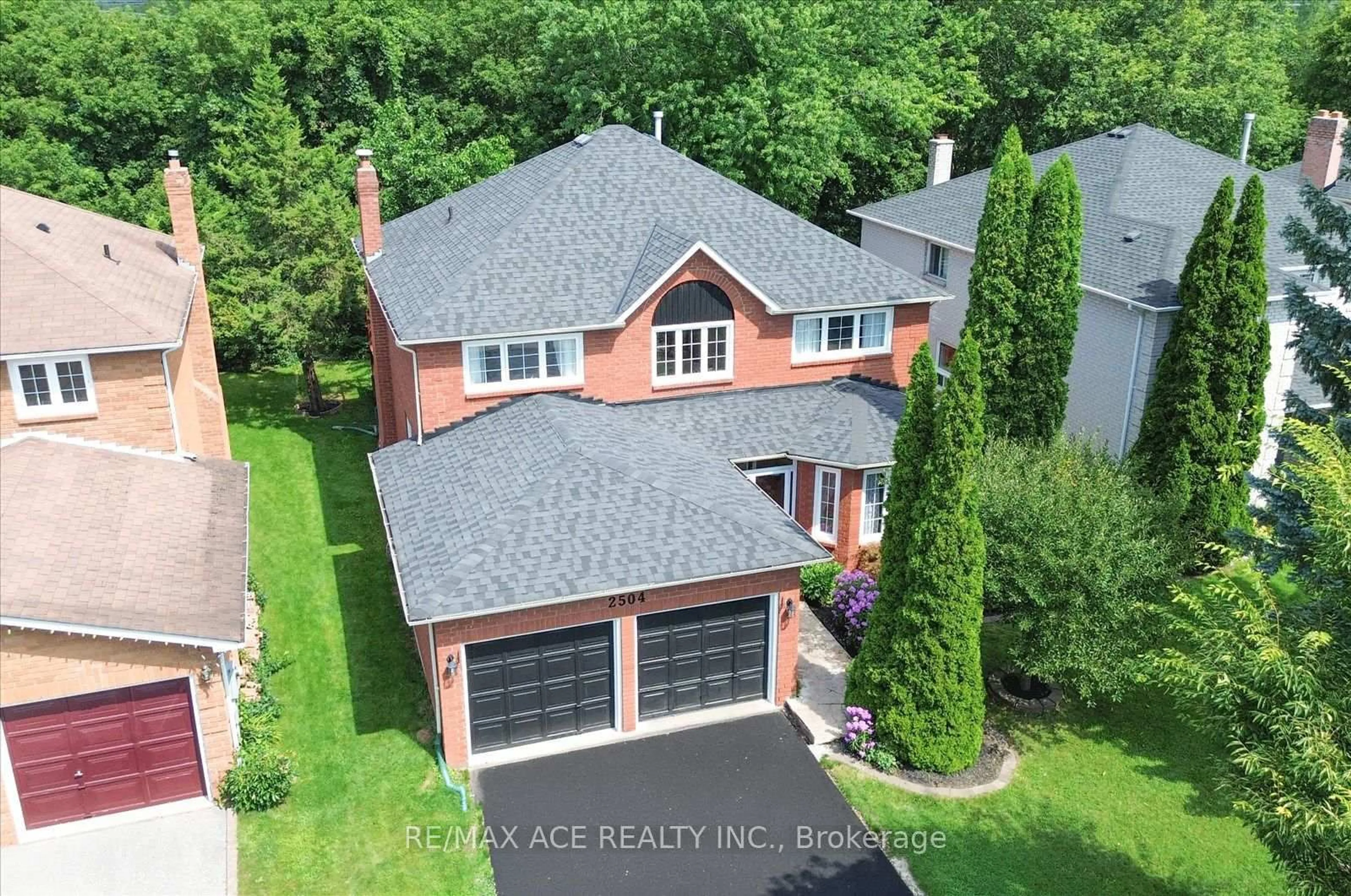 A pic from outside/outdoor area/front of a property/back of a property/a pic from drone, street for 2504 Linwood St, Pickering Ontario L1X 2P6