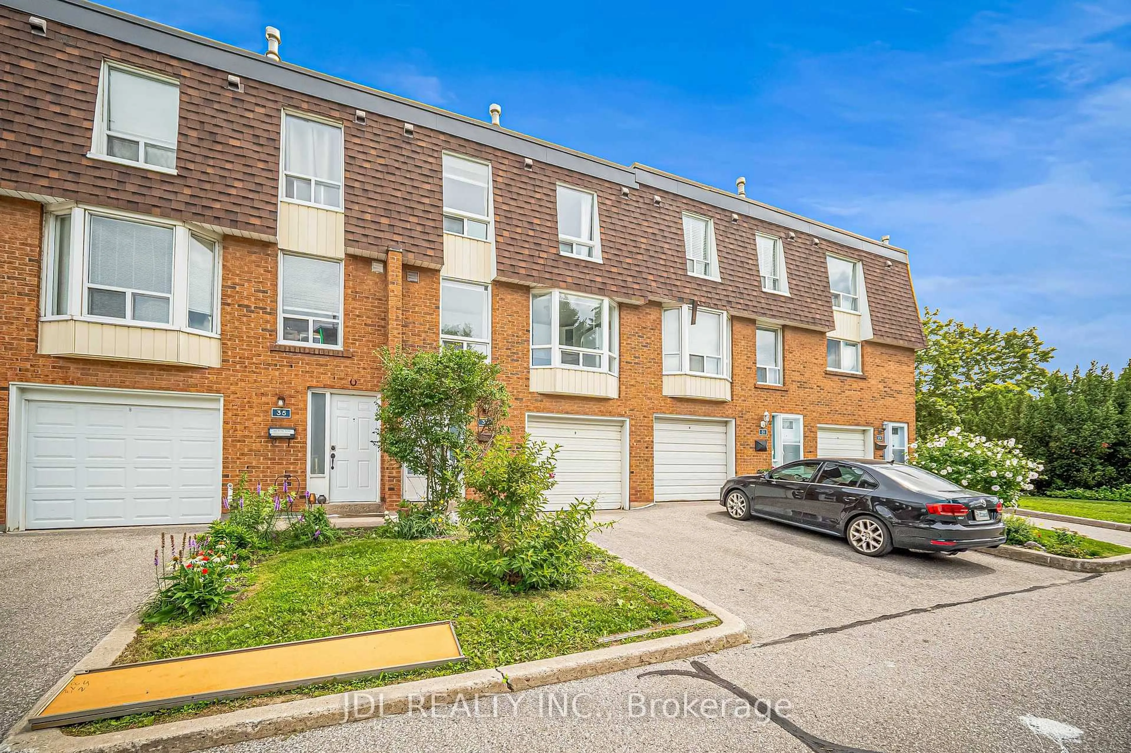 A pic from outside/outdoor area/front of a property/back of a property/a pic from drone, street for 100 Bridletowne Circ #33, Toronto Ontario M1W 2G8