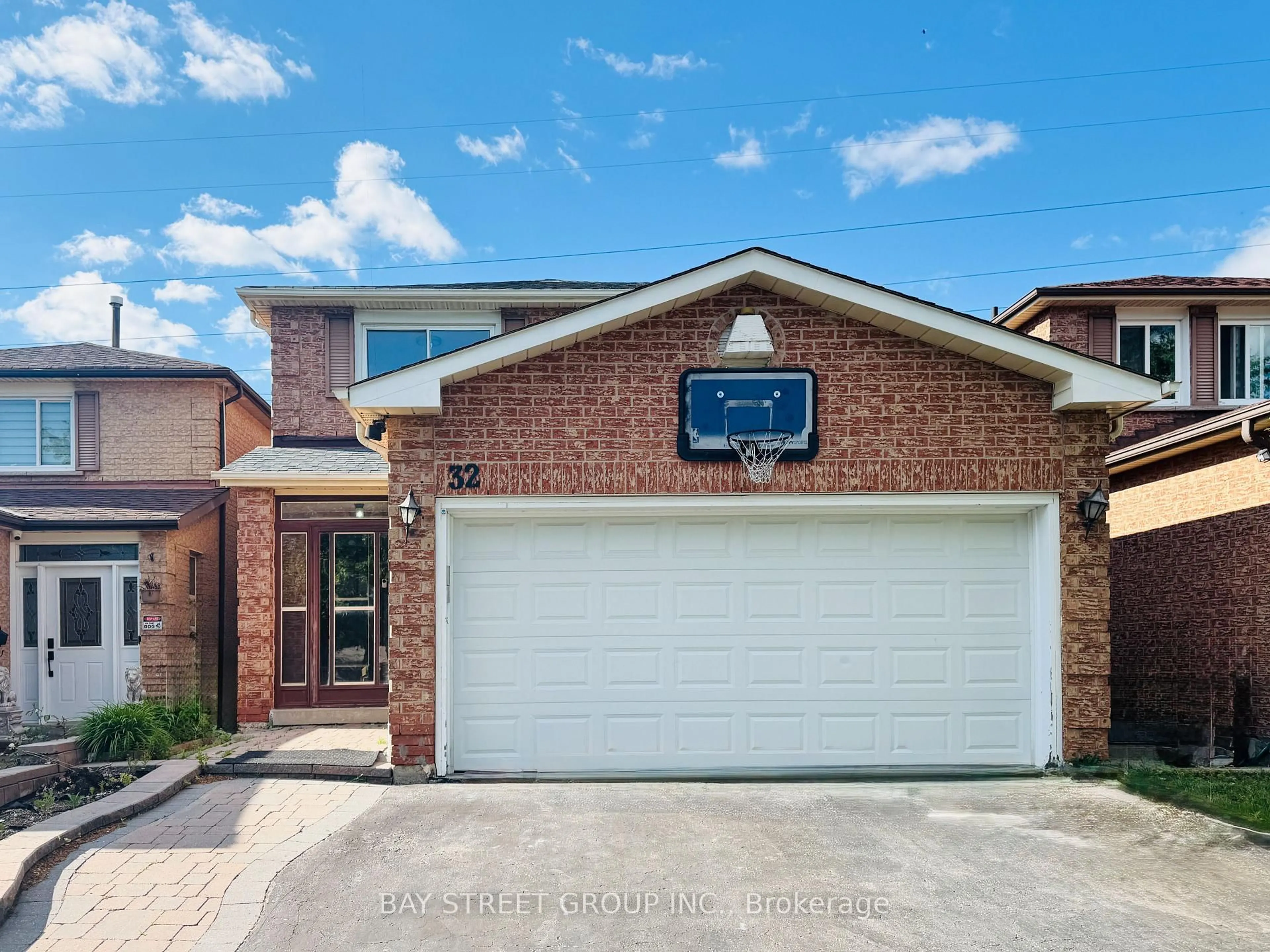 Home with brick exterior material, street for 32 Perthshire St, Toronto Ontario M1V 3A9