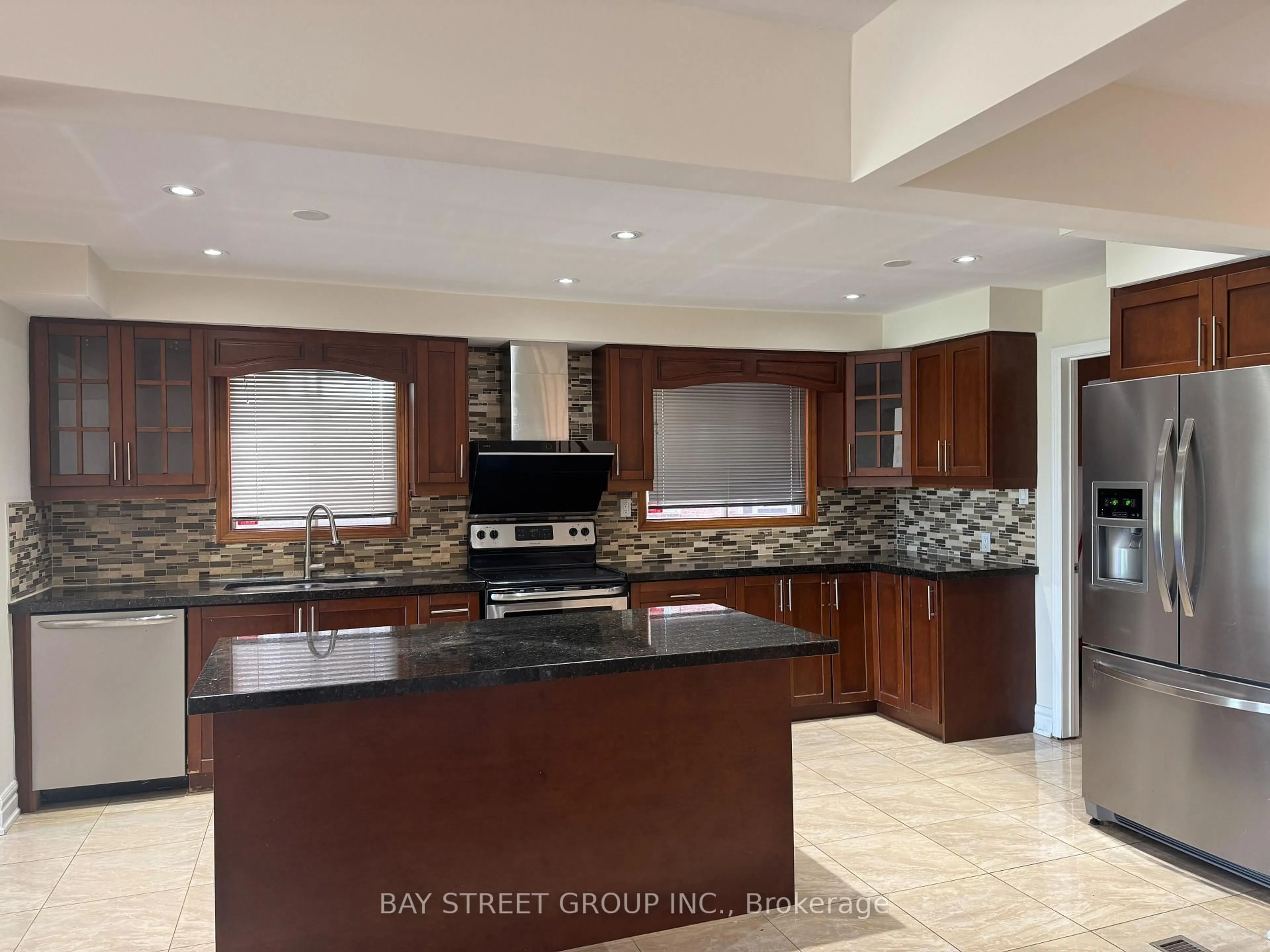 Open concept kitchen, ceramic/tile floor for 32 Perthshire St, Toronto Ontario M1V 3A9