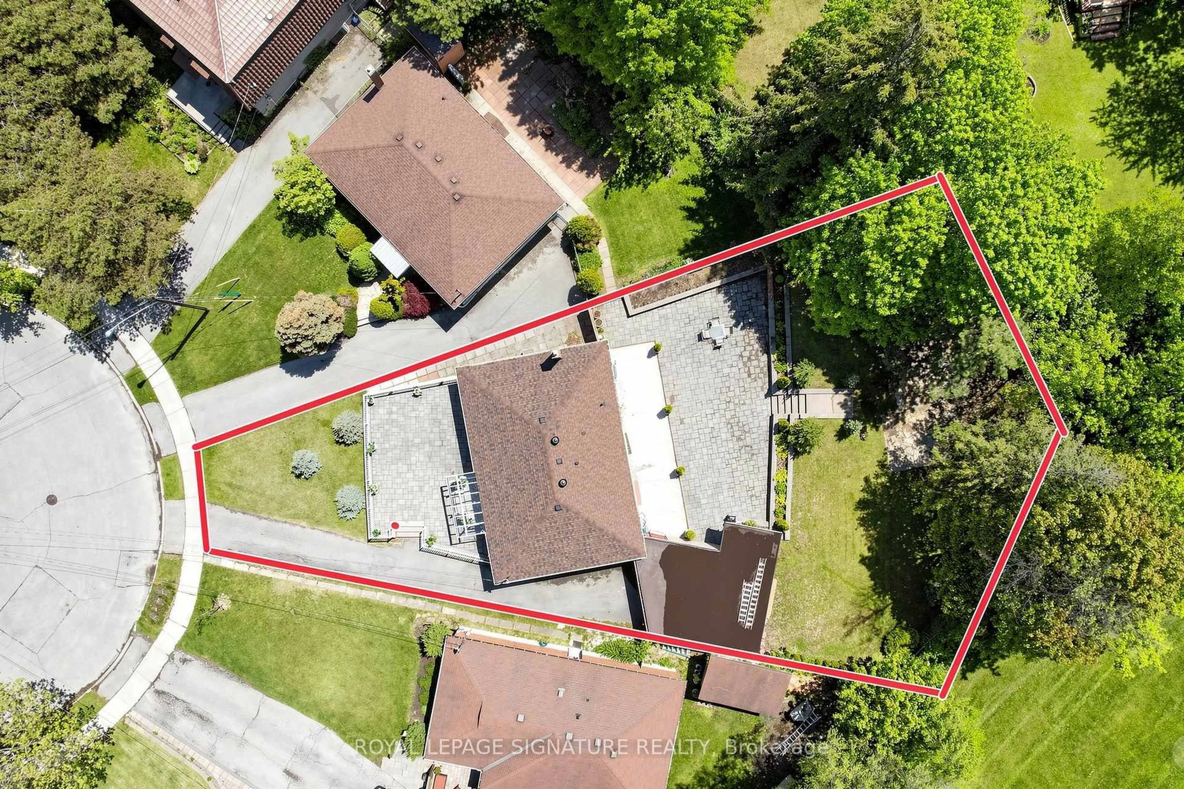 A pic from outside/outdoor area/front of a property/back of a property/a pic from drone, street for 38 Lingarde Dr, Toronto Ontario M1R 1X6