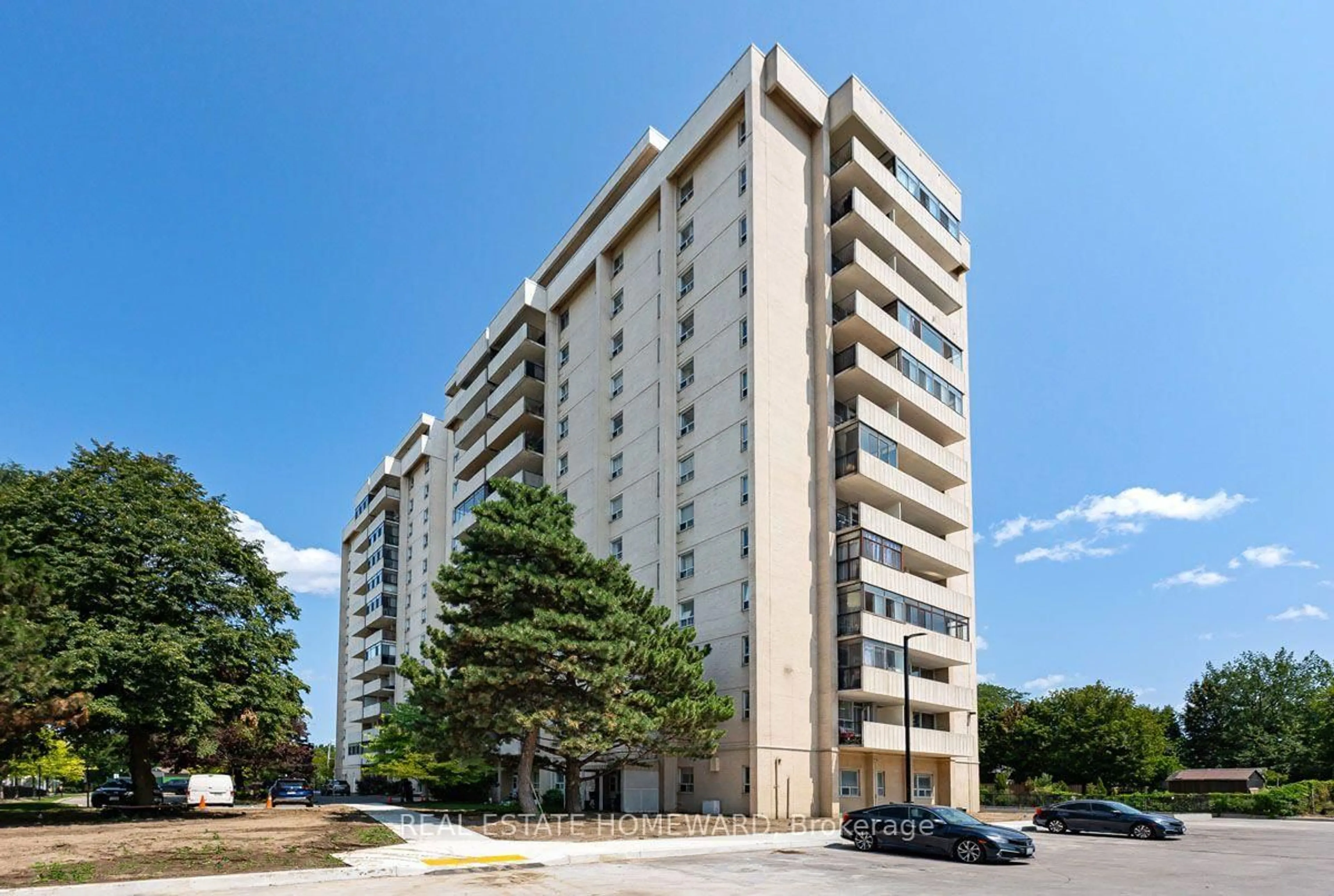 A pic from outside/outdoor area/front of a property/back of a property/a pic from drone, building for 3311 Kingston Rd #604, Toronto Ontario M1M 1R1
