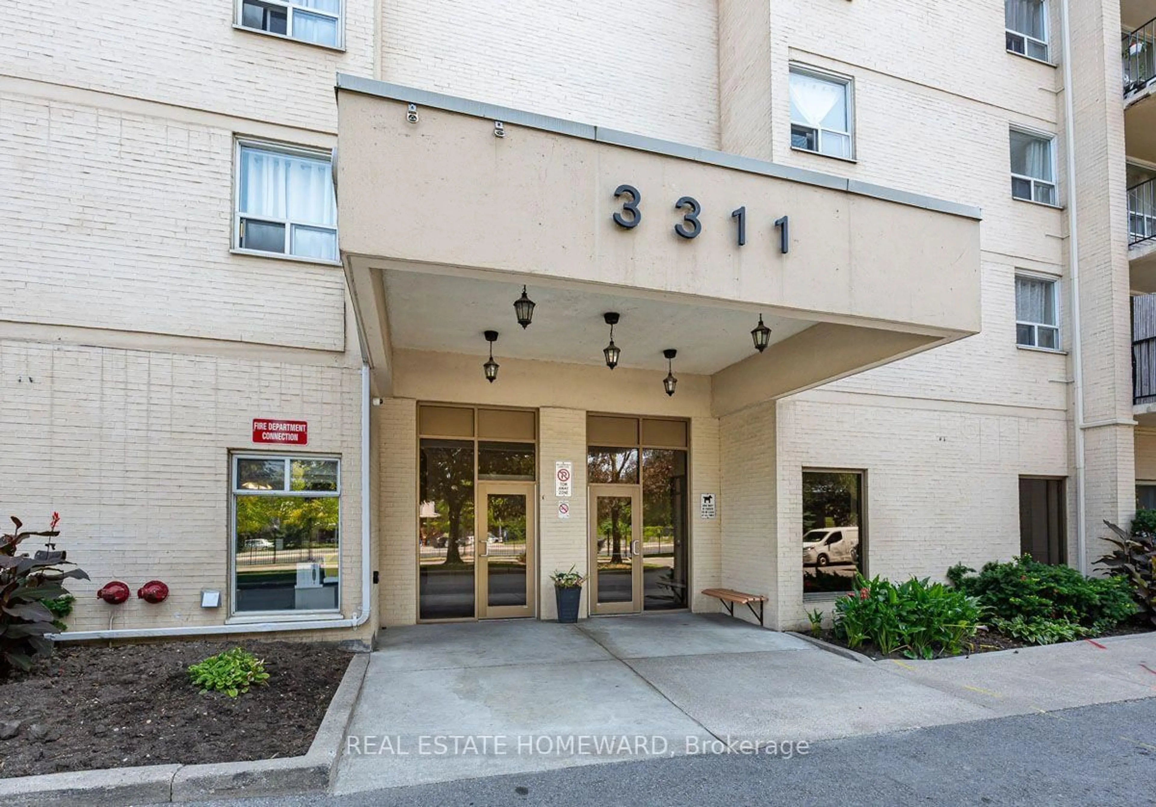 Indoor foyer for 3311 Kingston Rd #604, Toronto Ontario M1M 1R1