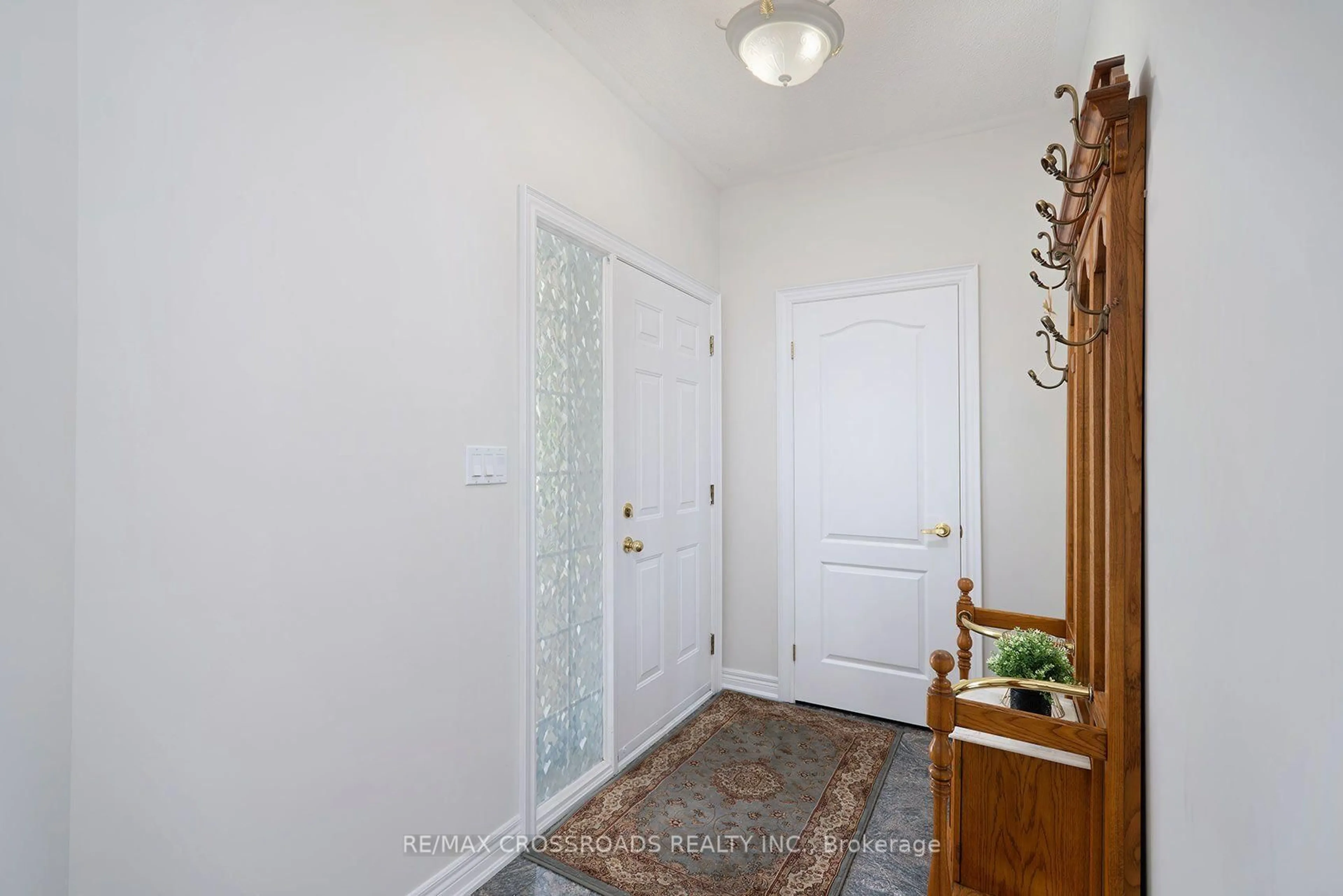 Indoor entryway for 1859 New Street, Pickering Ontario L1V 1S7