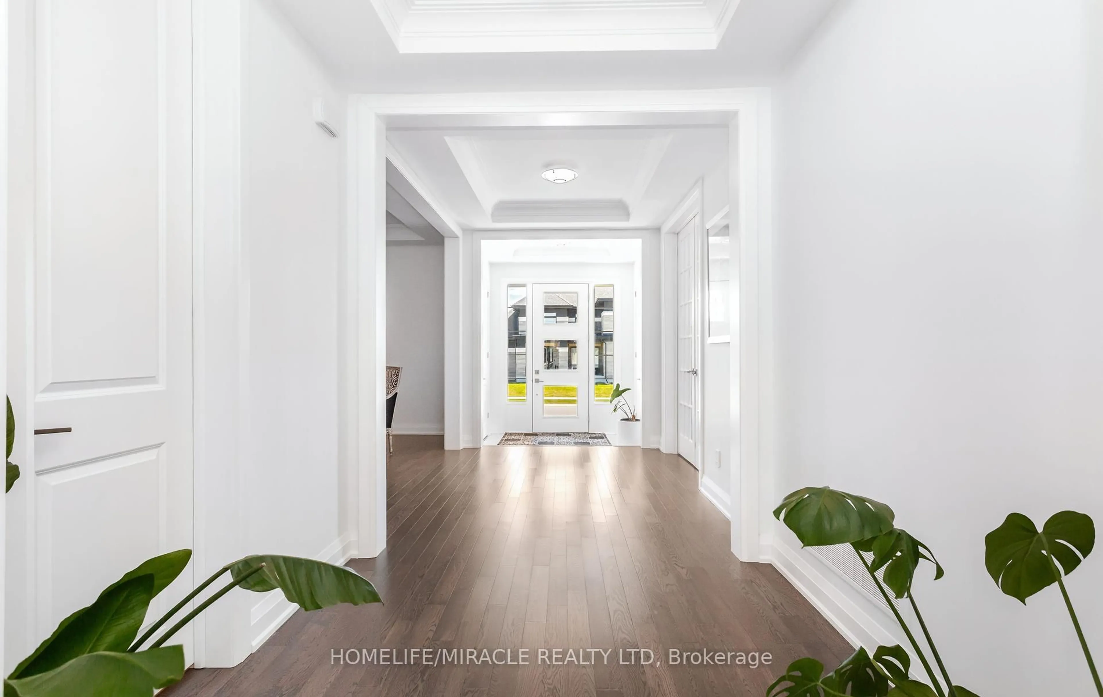 Indoor foyer for 61 Bonnie Brae Crt, Scugog Ontario L9L 1V1