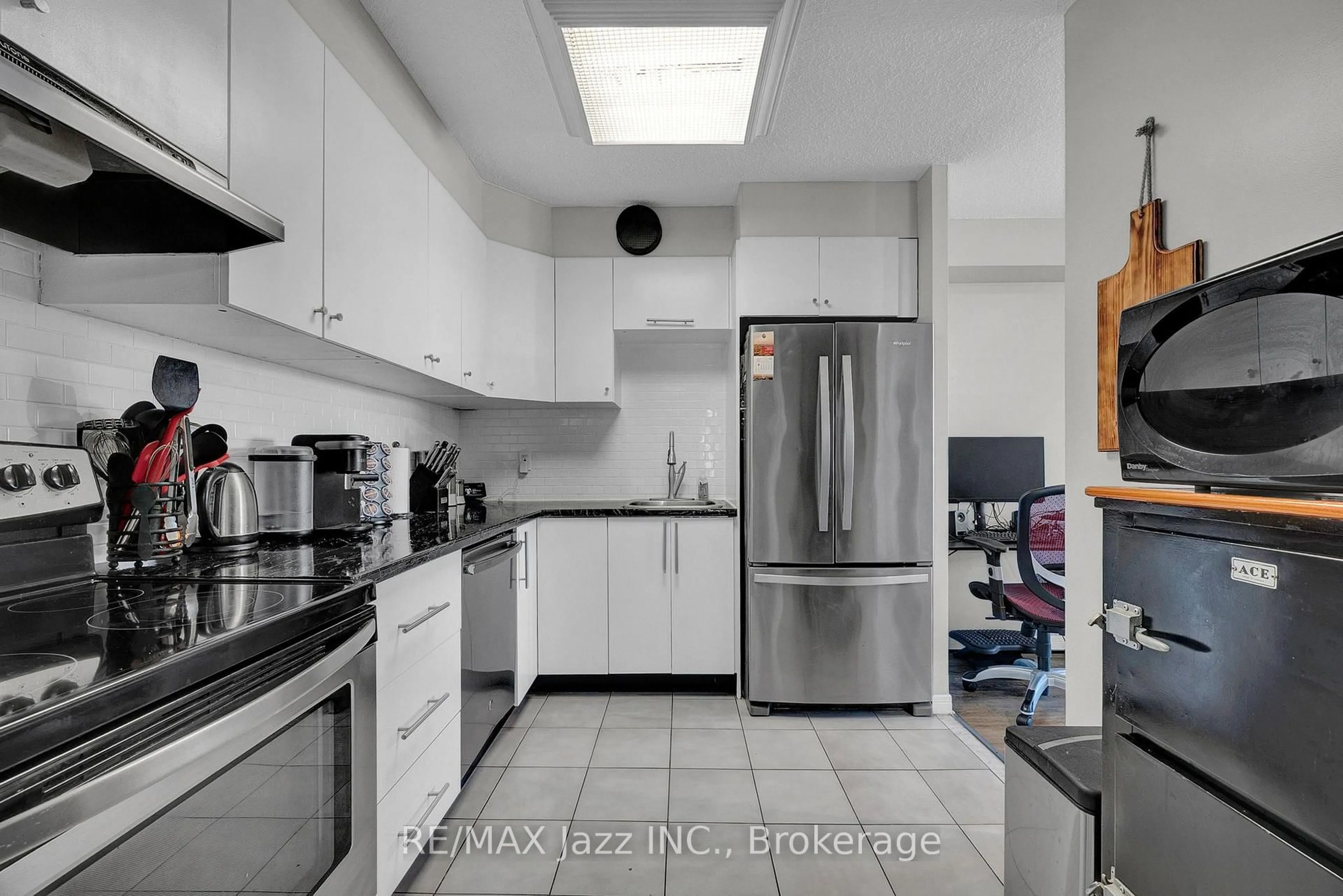 Standard kitchen, ceramic/tile floor for 80 Athol St #608, Oshawa Ontario L1H 8B7