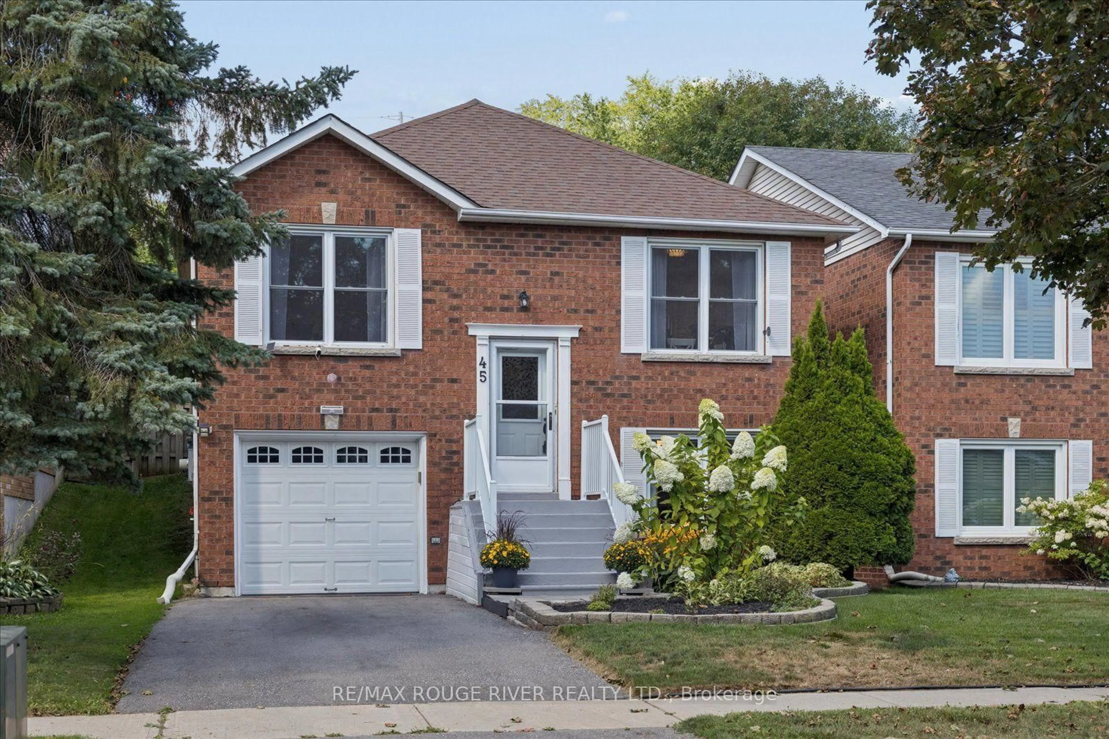 Home with brick exterior material, street for 45 Mccrimmon Cres, Clarington Ontario L1C 4N3