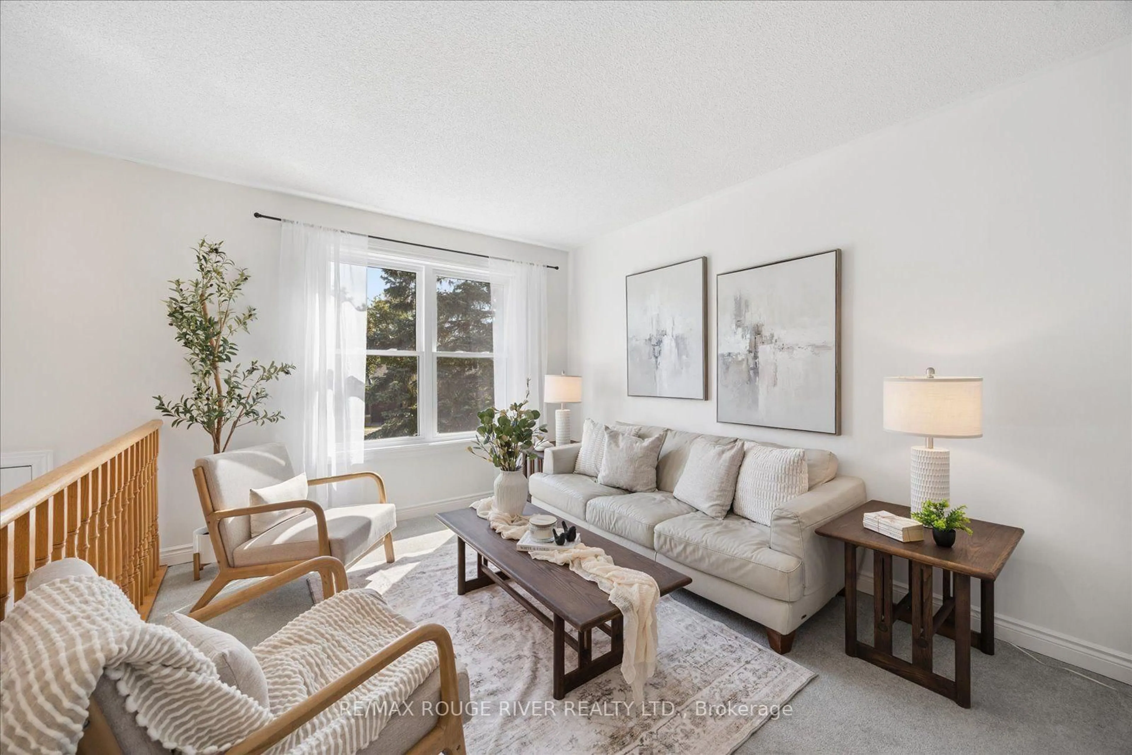 Living room with furniture, unknown for 45 Mccrimmon Cres, Clarington Ontario L1C 4N3